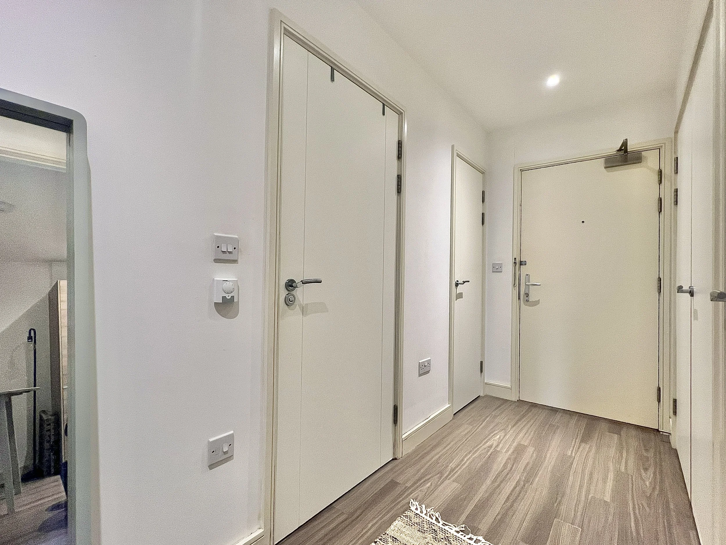 2 Bedrooms Flat - Copenhagen Court