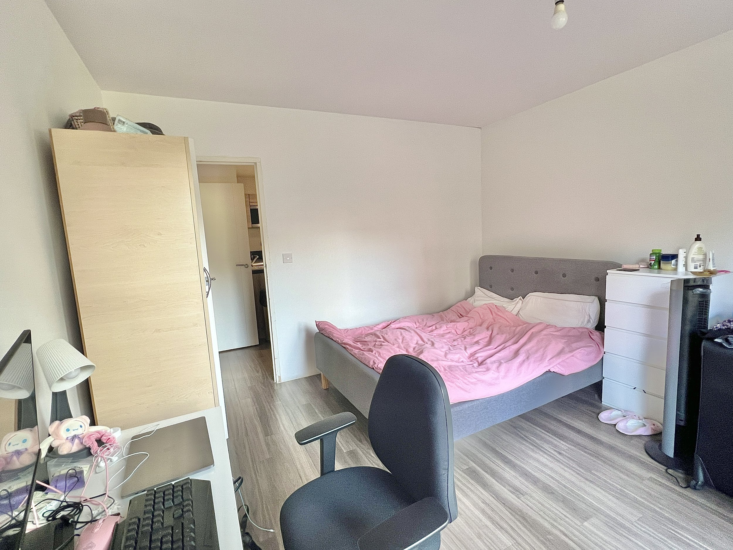 2 Bedrooms Flat - Copenhagen Court