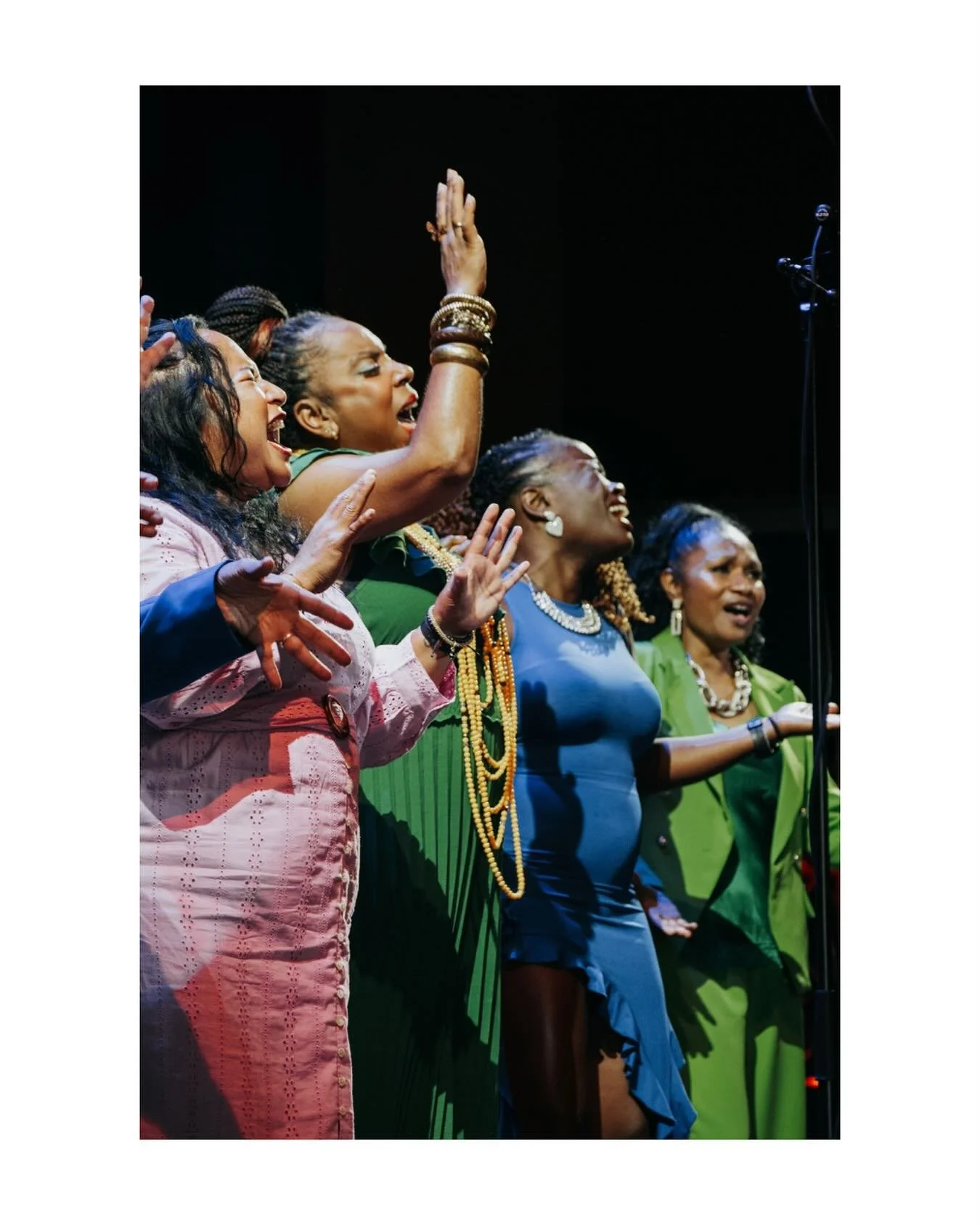 SOULSISTERS. 

#soulsistersnl #choir #music #singing #performance #dedoelen #rotterdam #010 #worship #koor #photography #fotografie #dutch #nederlands #photogram #nikon