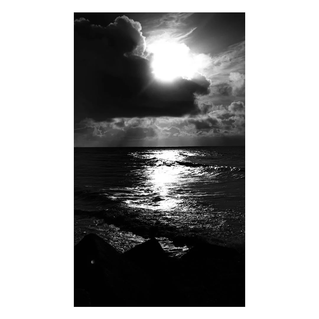 HORIZON.

#thehague #denhaag #scheveningen #strand #beach #water #zee #sea #sunshine #clouds #zon #photo #fotograaf #fotografie #photograph #photography #sunsetphotography #dutch #nederland #netherlands