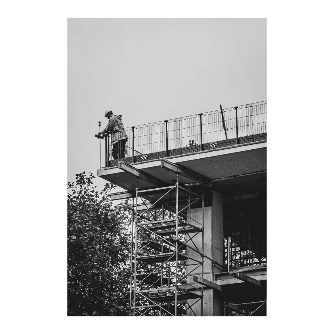 Bouwvakker.

#rotterdam #bouw #bouwvakker #building #construction #steiger #helm #man #photo #photography #photographer #photographystudent #streetphotography #b&amp;w #blackandwhitephotography #lightroom #nikon #rotterdam #nederland #dutch #straatfo