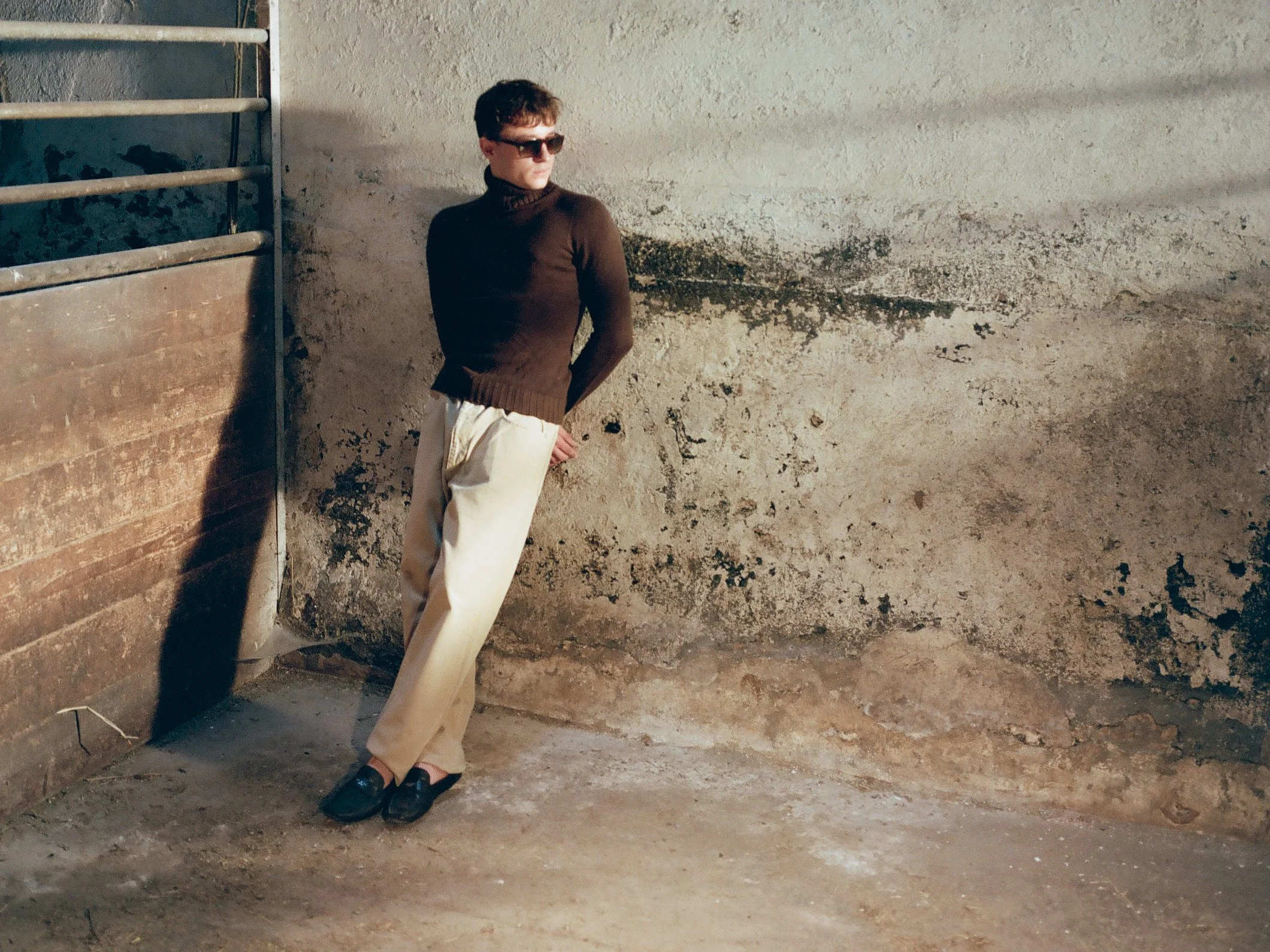 Knit: Loro Piana
Jeans: Giorgio Armani, (Vintage selection by Knud Peters)
Loafer: Prada
Sunnies: Jil Sander