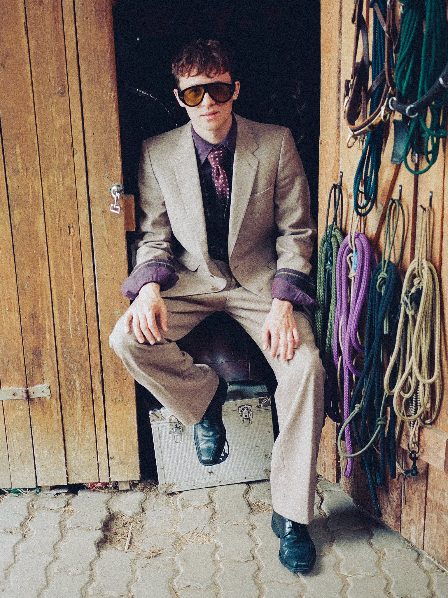 Suit: Vintage 90s, (Vintage selection by Knud Peters)
Shirt (striped): Dolce & Gabbana
Shirt (purple): Jil Sander 2000s, Vintage 90s, (Vintage selection
by Knud Peters)
Tie: Reiss
Sunnies: Tom Ford
Shoes: Vintage Archive