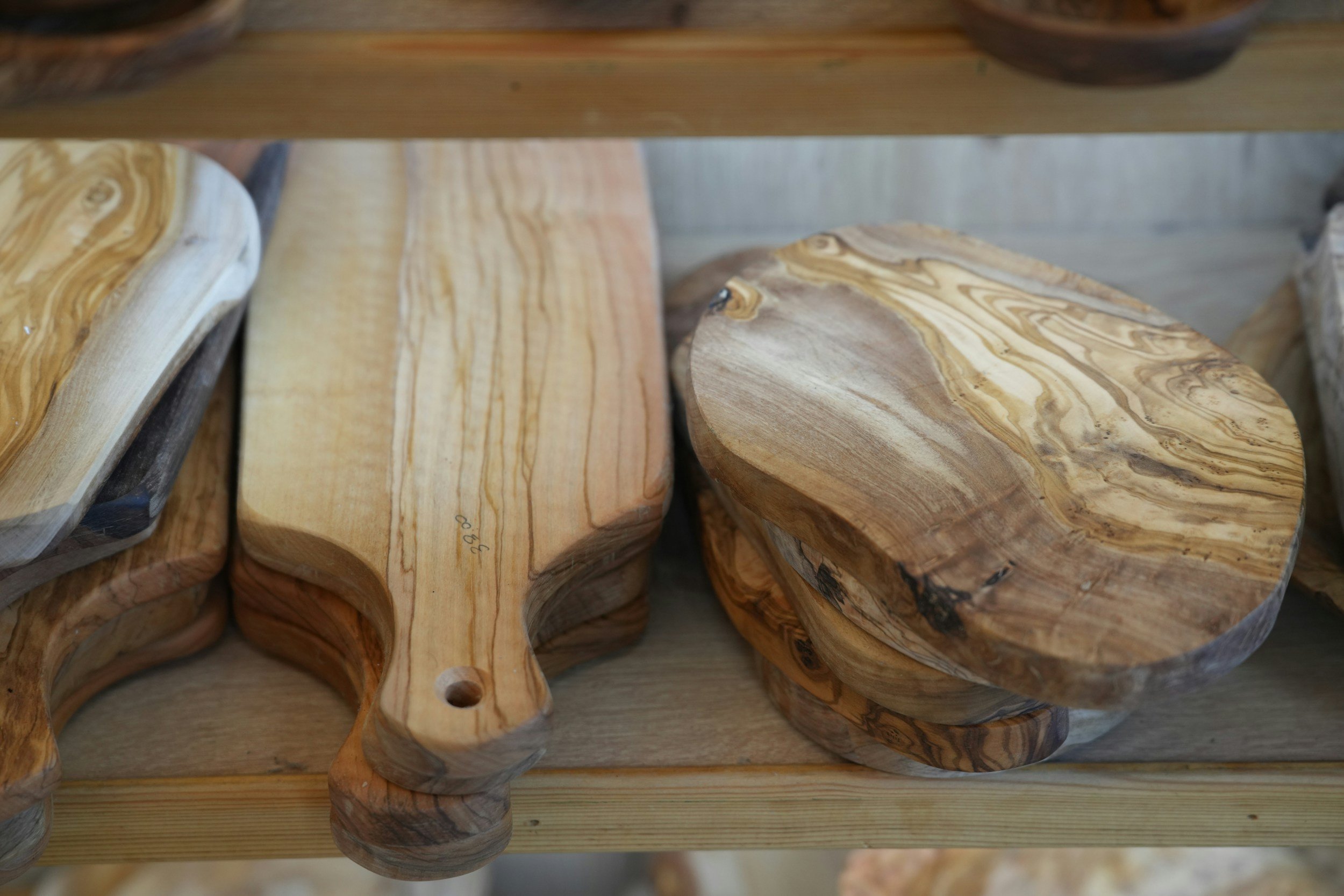 Hochwertiger Pfannenuntersetzer aus Holz handgefertigt im Berner Oberland