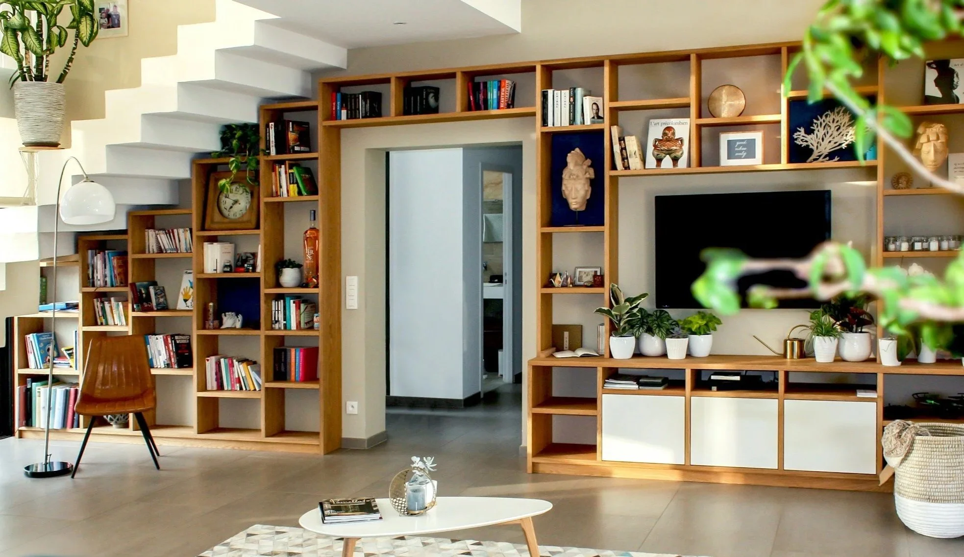 Individueller Innenausbau aus Holz im Wohnbereich durch die Schreinerei Zytlos