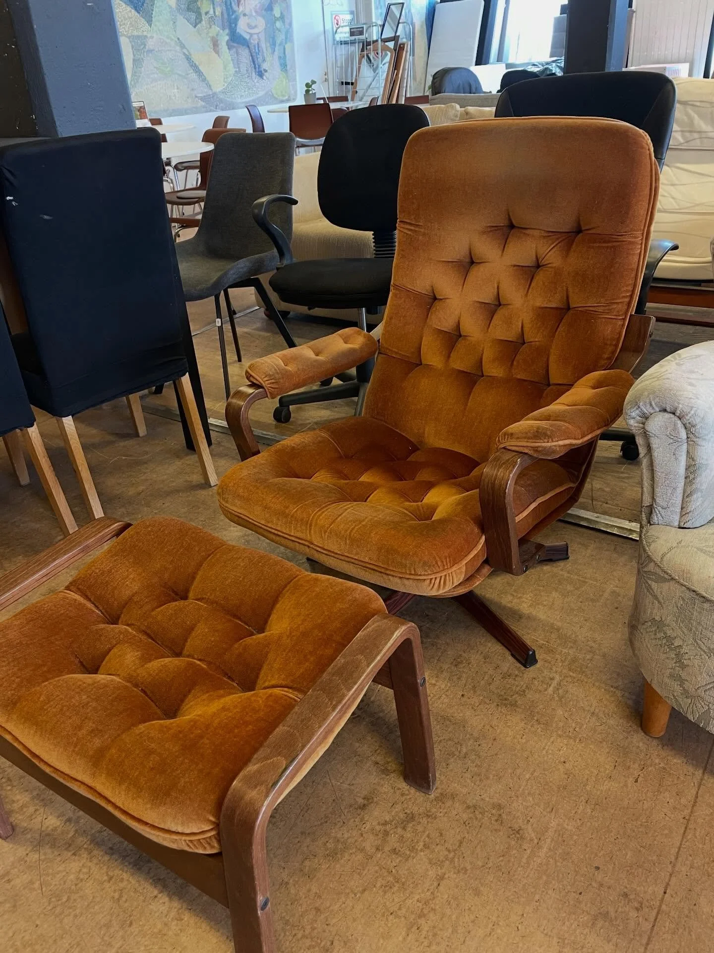 Solen lyser, himlen &auml;r bl&aring;! &Aring;h vad det &auml;r kul att g&aring; p&aring; second hand d&aring;♻️🤩

V&auml;lkomna till oss p&aring; Agape👋

📍 Kinnegatan 15
☎️ 0766104470
🕝 M&aring;n-fre 12-18, l&ouml;rdagar 10-14