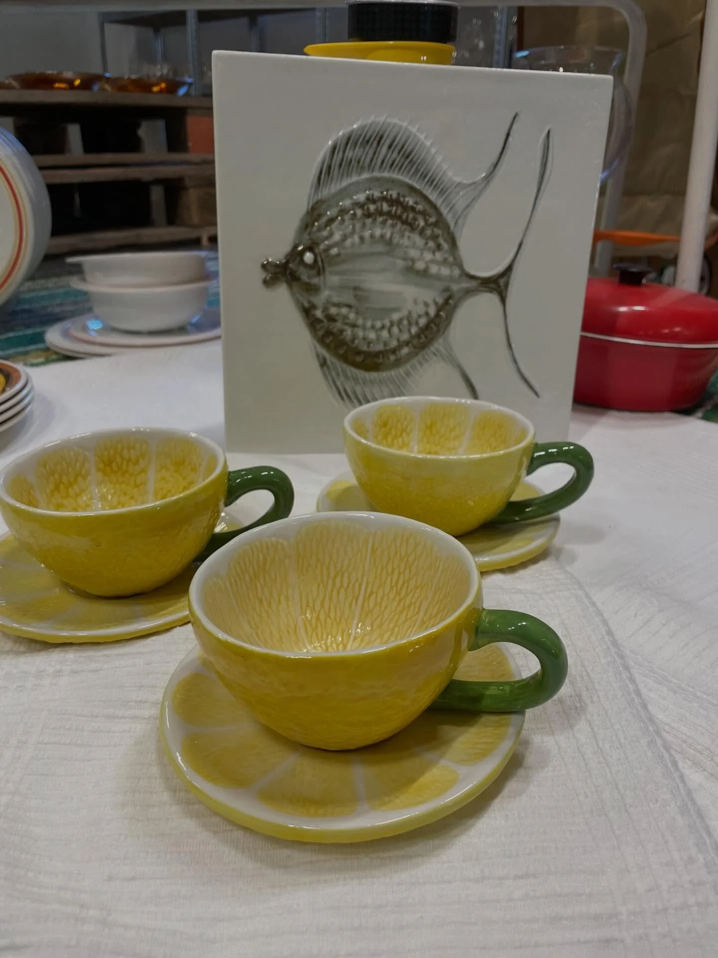 Vi forts&auml;tter att fylla p&aring; med nya prylar, kl&auml;der, porslin och annat h&auml;rligt varje dag💚

Hoppas du har m&ouml;jlighet att komma f&ouml;rbi!

&Ouml;PPETTIDER:
🕛 M&aring;n-fre 12-18
🕙 L&ouml;rdagar 10-14
📍Kinnegatan 15. Stor gr