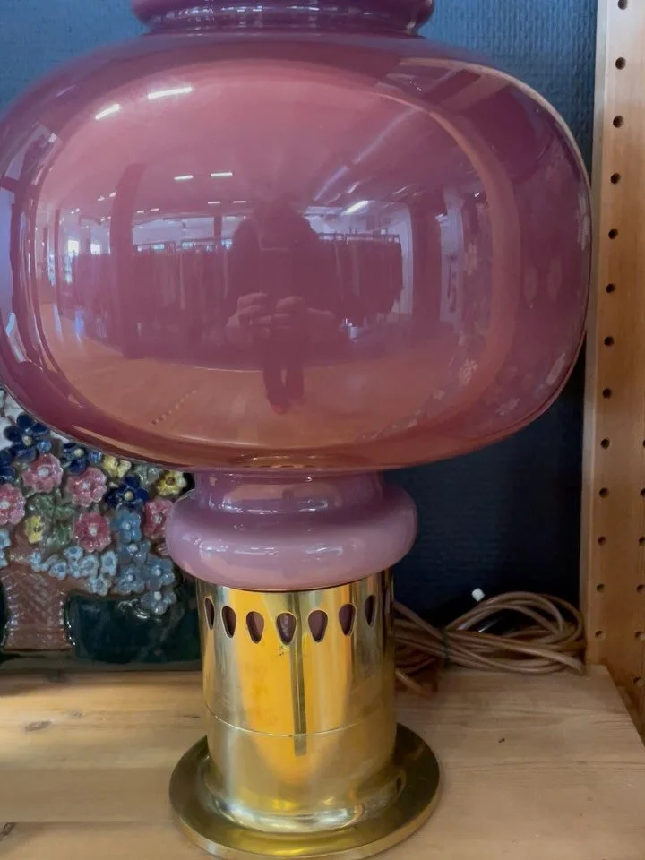 Hos oss p&aring; Agape finns s&aring; mycket♻️ Kom f&ouml;rbi o hitta n&aring;got som kan f&ouml;rgylla just den platsen som st&aring;r tom d&auml;r hemma. 

Vi har &ouml;ppet m&aring;n-fre 12-18, l&ouml;rdagar 10-14

Ni hittar oss p&aring; Kinnegata