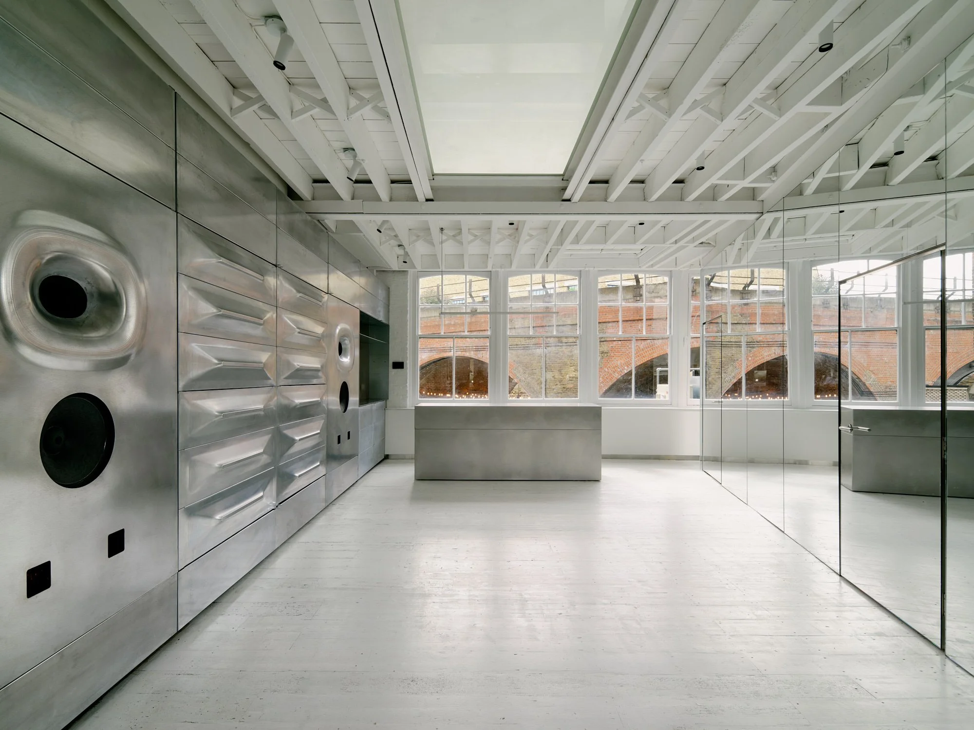 Salt_Salon_Finals_©_Henry_Woide__Low Res_002.jpg