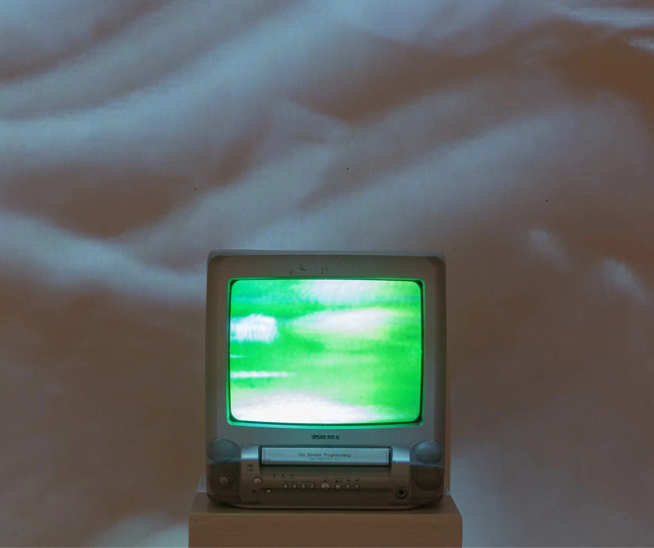 PAUL MELLOR RITUAL LANDSCAPE (1986) Film A video-art work that entwines the meditative practices and rituals of both large format landscape photography with the ancient Japanese art of Kyudo (zen archery). The piece blends slow motion and highly satu