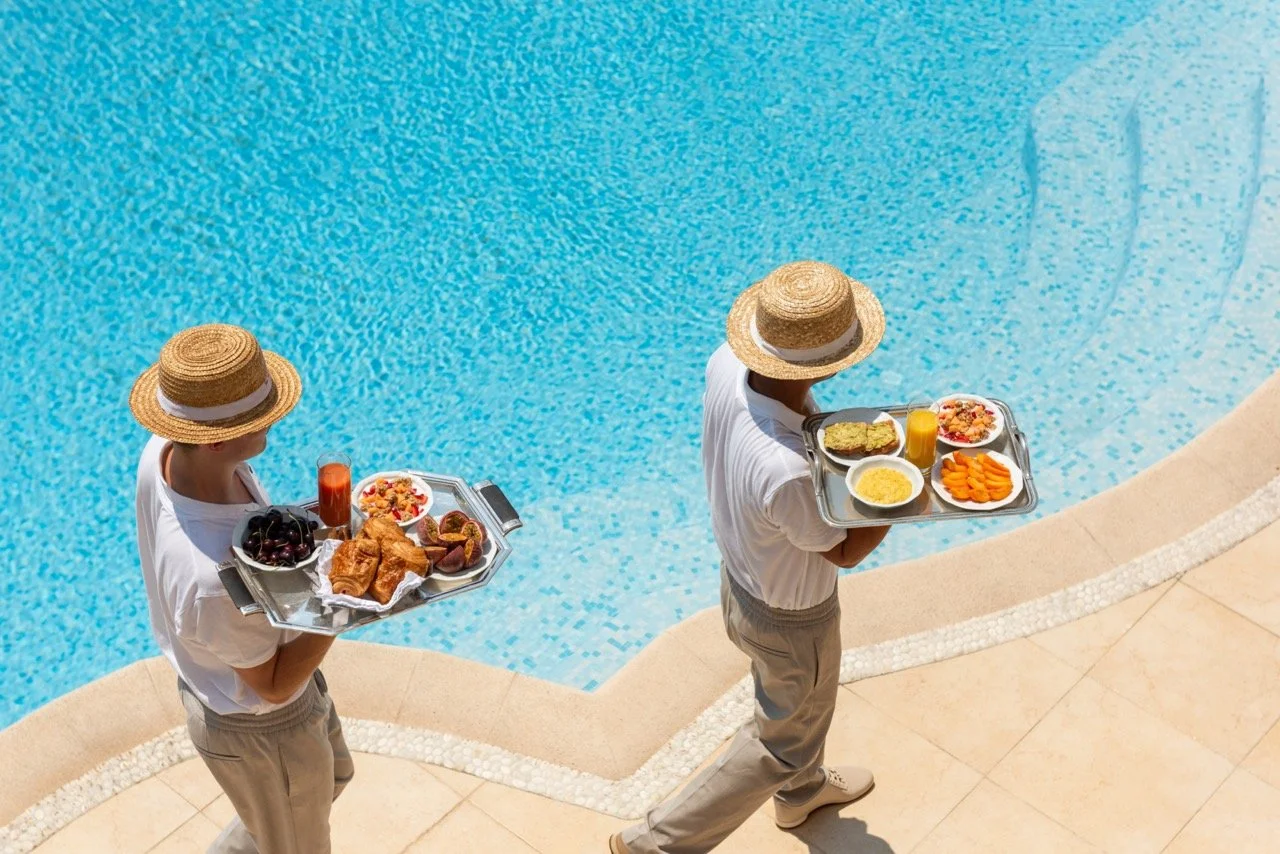 Luxury Villa or 5-Star Hotel on the Côte d'Azur: Which Is Better for Groups?