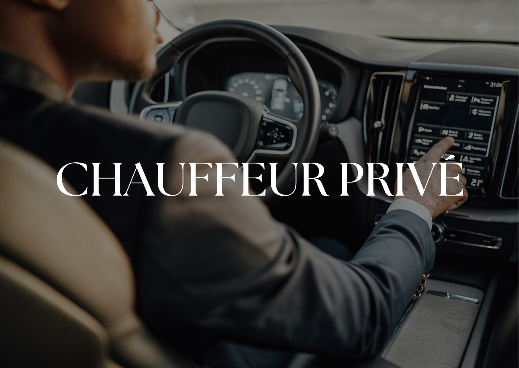 La Conciergerie Exclusive Properties propose un service de chauffeur privé sur mesure, alliant confort, discrétion et ponctualité. Que ce soit pour un transfert aéroport, un déplacement professionnel ou une sortie privée, profitez d’un trajet en tout