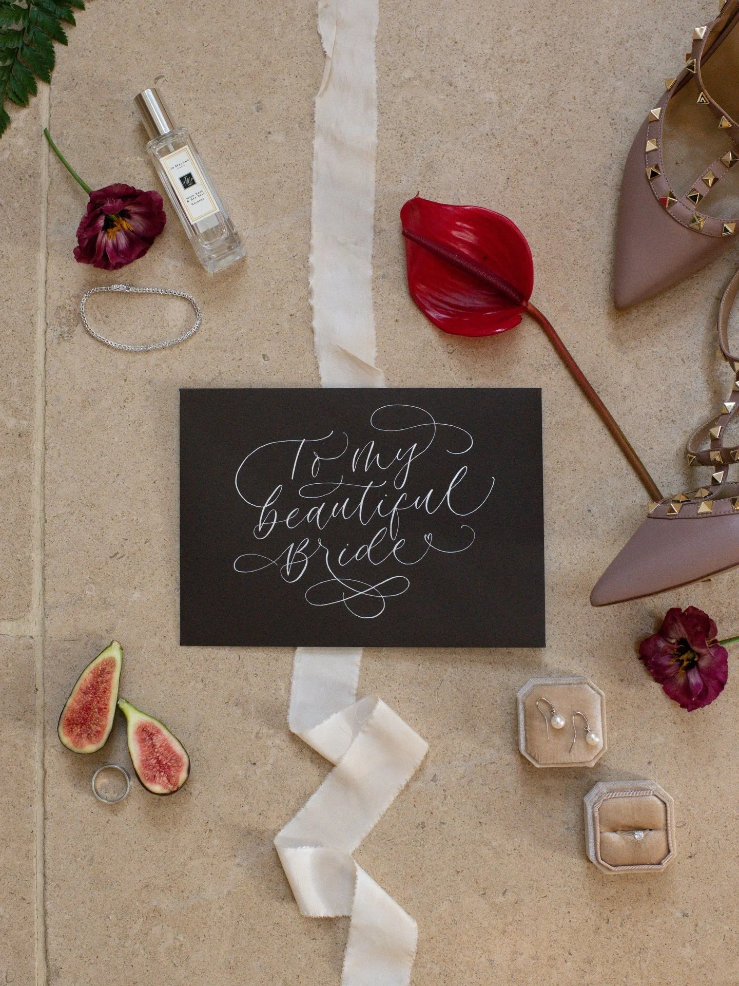 What a pleasure to be involved in this luxurious, winter shoot, with deep and bold colours against the soft backdrop of @merriscourt 😍 

Winter weddings have been some of my favourites to be involved with; bringing in striking colours to contrast wi