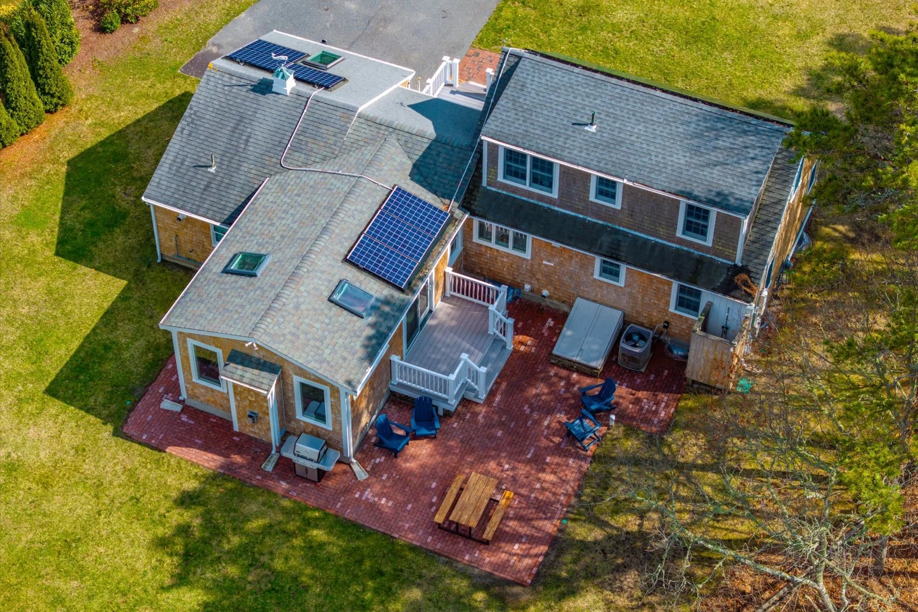 Cape Cod Vacation Rental Management | Tuxfin Hospitality Property - Dog-Friendly Yarmouth Home for Short Term Bookings - Save Money over Airbnb & VRBO - Homeowners Rent Second Homes for Extra Income. 100 Kingsbury Beach Eastham