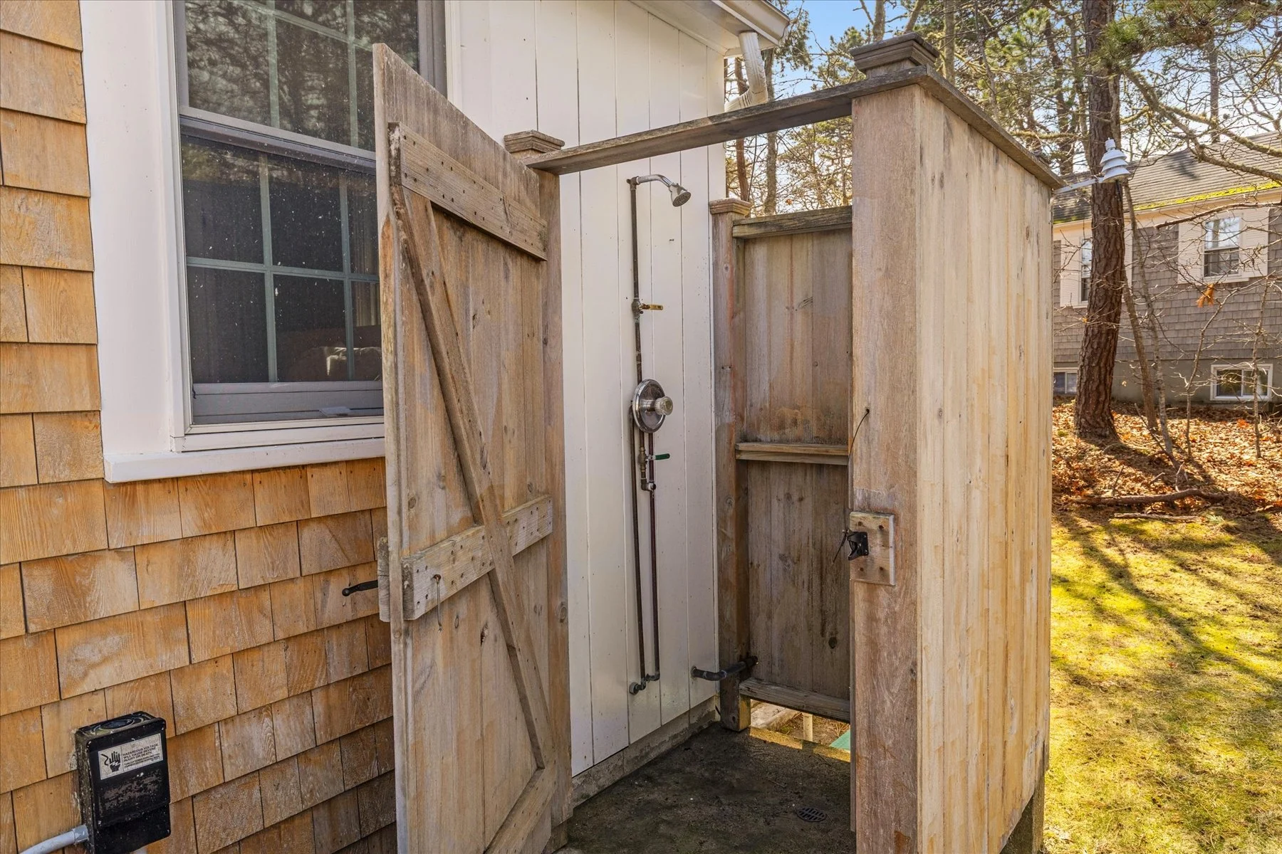 Cape Cod Vacation Rental Management | Tuxfin Hospitality Property - Dog-Friendly Yarmouth Home for Short Term Bookings - Save Money over Airbnb & VRBO - Homeowners Rent Second Homes for Extra Income. 100 Kingsbury Beach Eastham