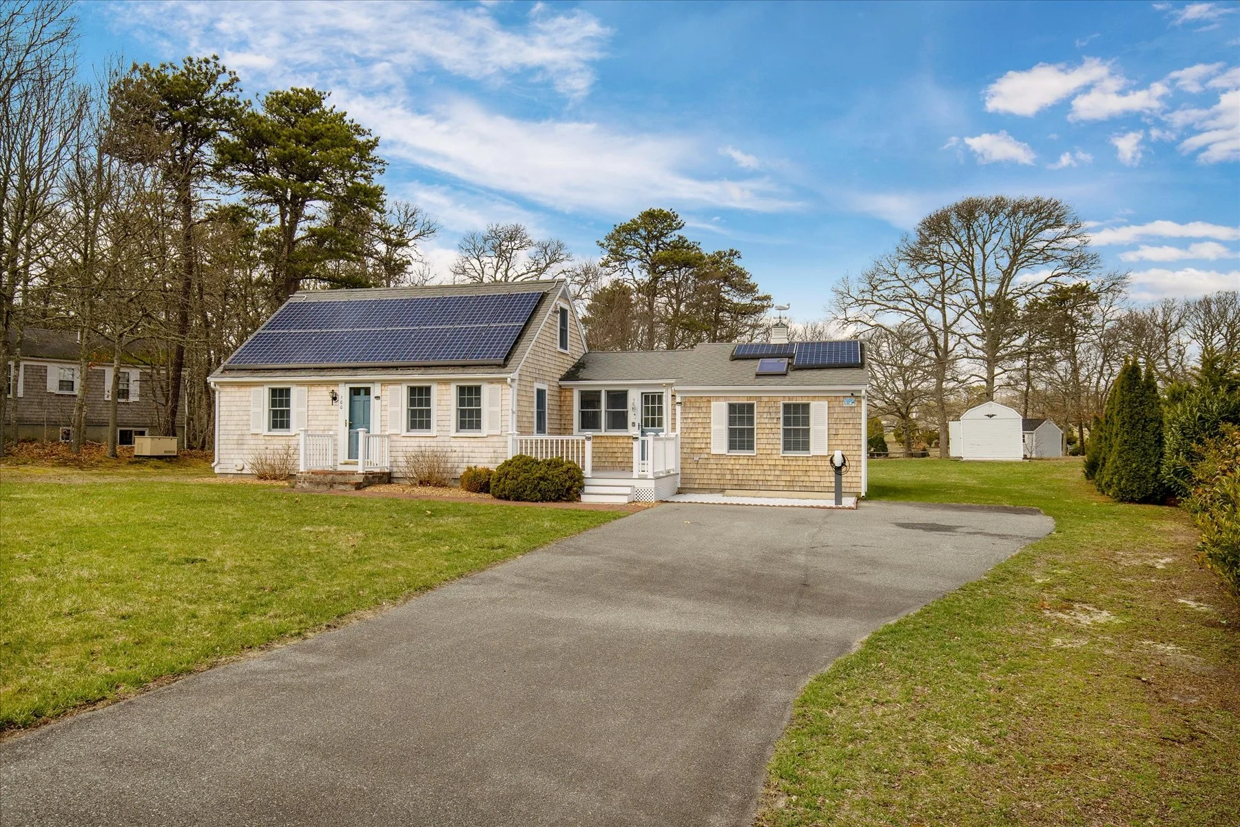 Cape Cod Vacation Rental Management | Tuxfin Hospitality Property - Dog-Friendly Yarmouth Home for Short Term Bookings - Save Money over Airbnb & VRBO - Homeowners Rent Second Homes for Extra Income. 100 Kingsbury Beach Eastham