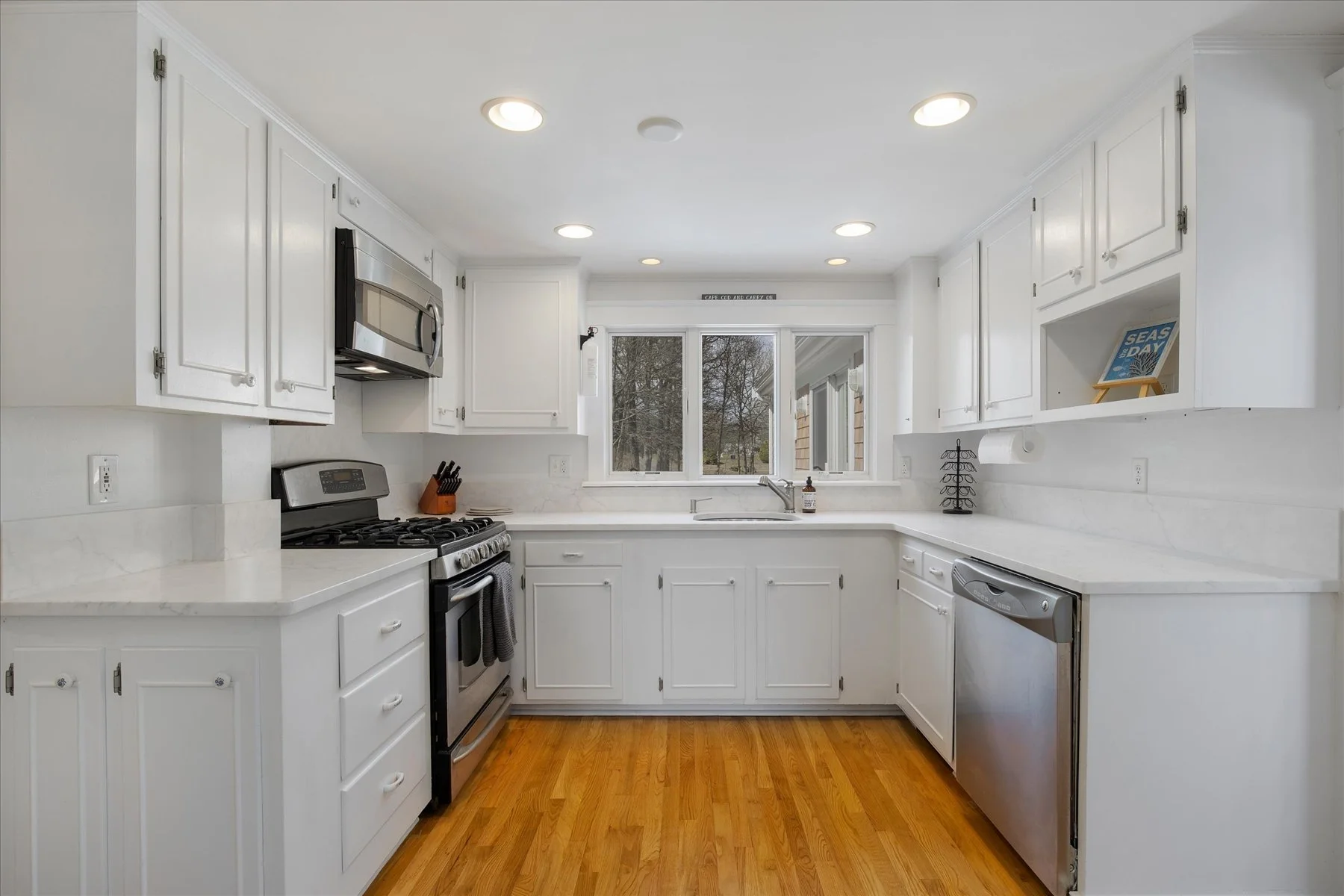 Cape Cod Vacation Rental Management | Tuxfin Hospitality Property - Dog-Friendly Yarmouth Home for Short Term Bookings - Save Money over Airbnb & VRBO - Homeowners Rent Second Homes for Extra Income. 100 Kingsbury Beach Eastham