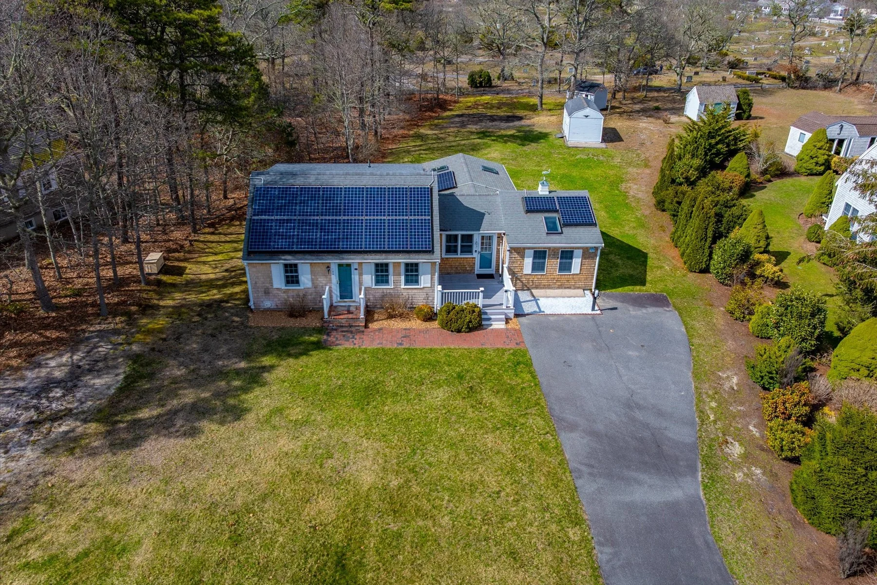 Cape Cod Vacation Rental Management | Tuxfin Hospitality Property - Dog-Friendly Yarmouth Home for Short Term Bookings - Save Money over Airbnb & VRBO - Homeowners Rent Second Homes for Extra Income. 100 Kingsbury Beach Eastham