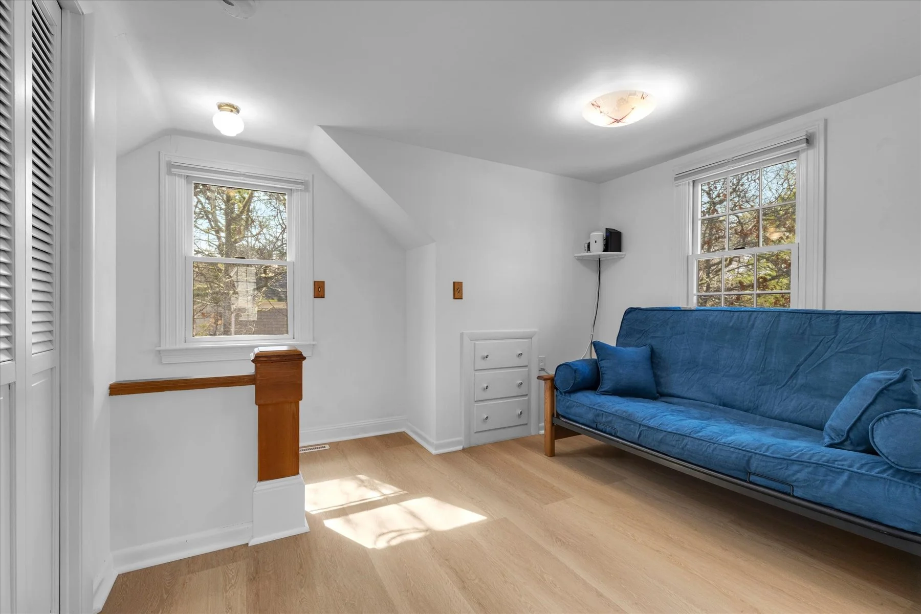 Cape Cod Vacation Rental Management | Tuxfin Hospitality Property - Dog-Friendly Yarmouth Home for Short Term Bookings - Save Money over Airbnb & VRBO - Homeowners Rent Second Homes for Extra Income. 100 Kingsbury Beach Eastham