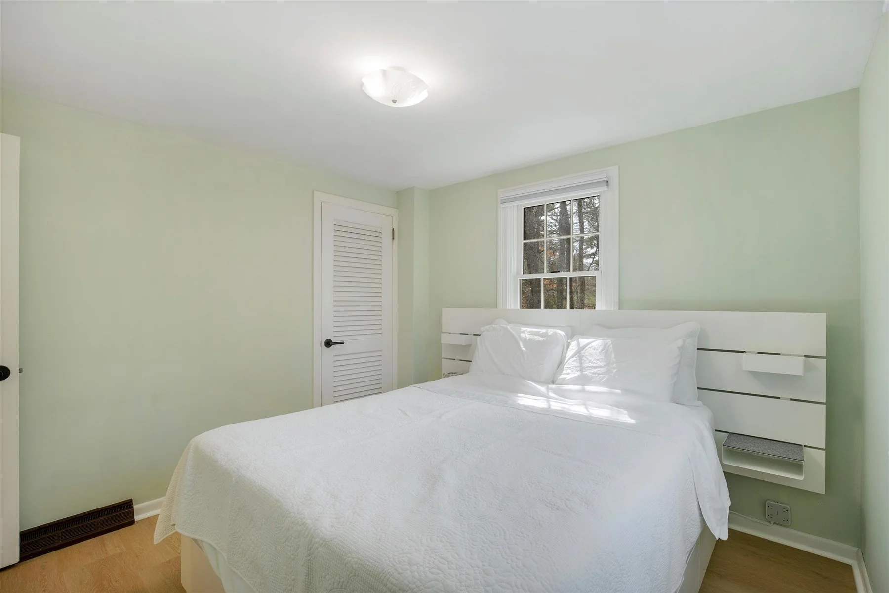 Cape Cod Vacation Rental Management | Tuxfin Hospitality Property - Dog-Friendly Yarmouth Home for Short Term Bookings - Save Money over Airbnb & VRBO - Homeowners Rent Second Homes for Extra Income. 100 Kingsbury Beach Eastham