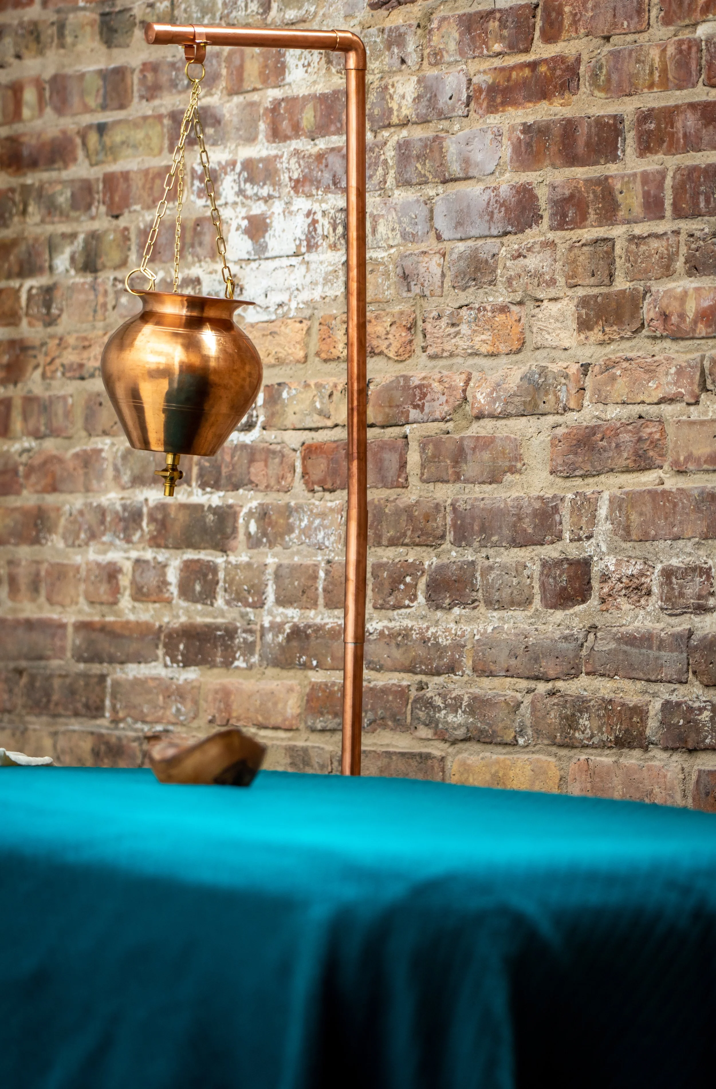 Shirodhara equipment 