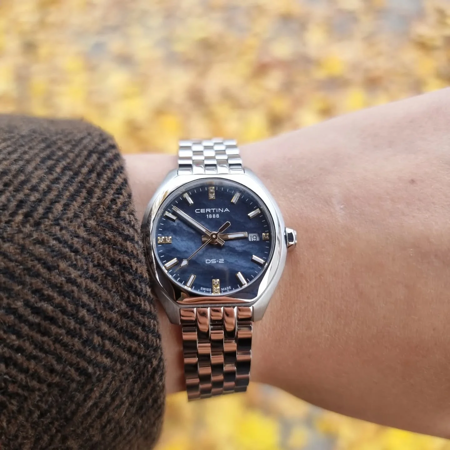 Certina DS-2 Lady 26mm med mørk perlemorskive og 7 diamanter😍
#newcollection #certina #certinads2 #urmakerasklund #heimdalsentrum #trondheimsurmakere #heimdal #tidssonen #giftideas #gavetips #wristwatch #wristwatches #womenswatch #retro #vin