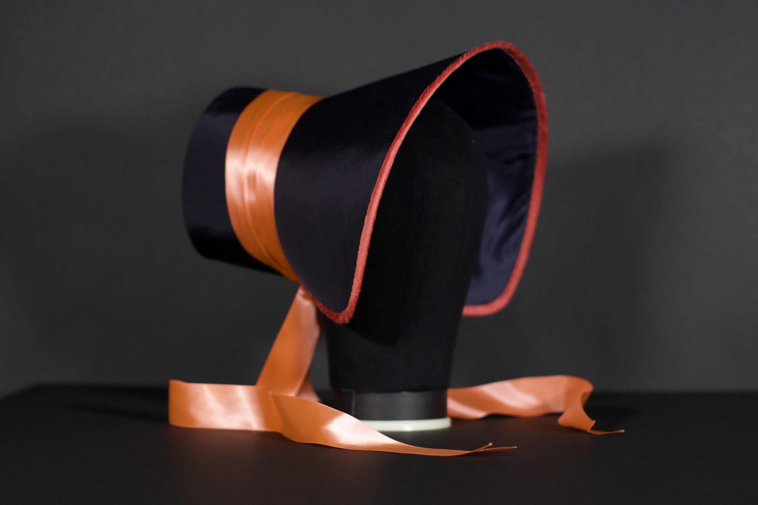 Poke Bonnet
Patterned and Stitched by Isabella Rossi
2024