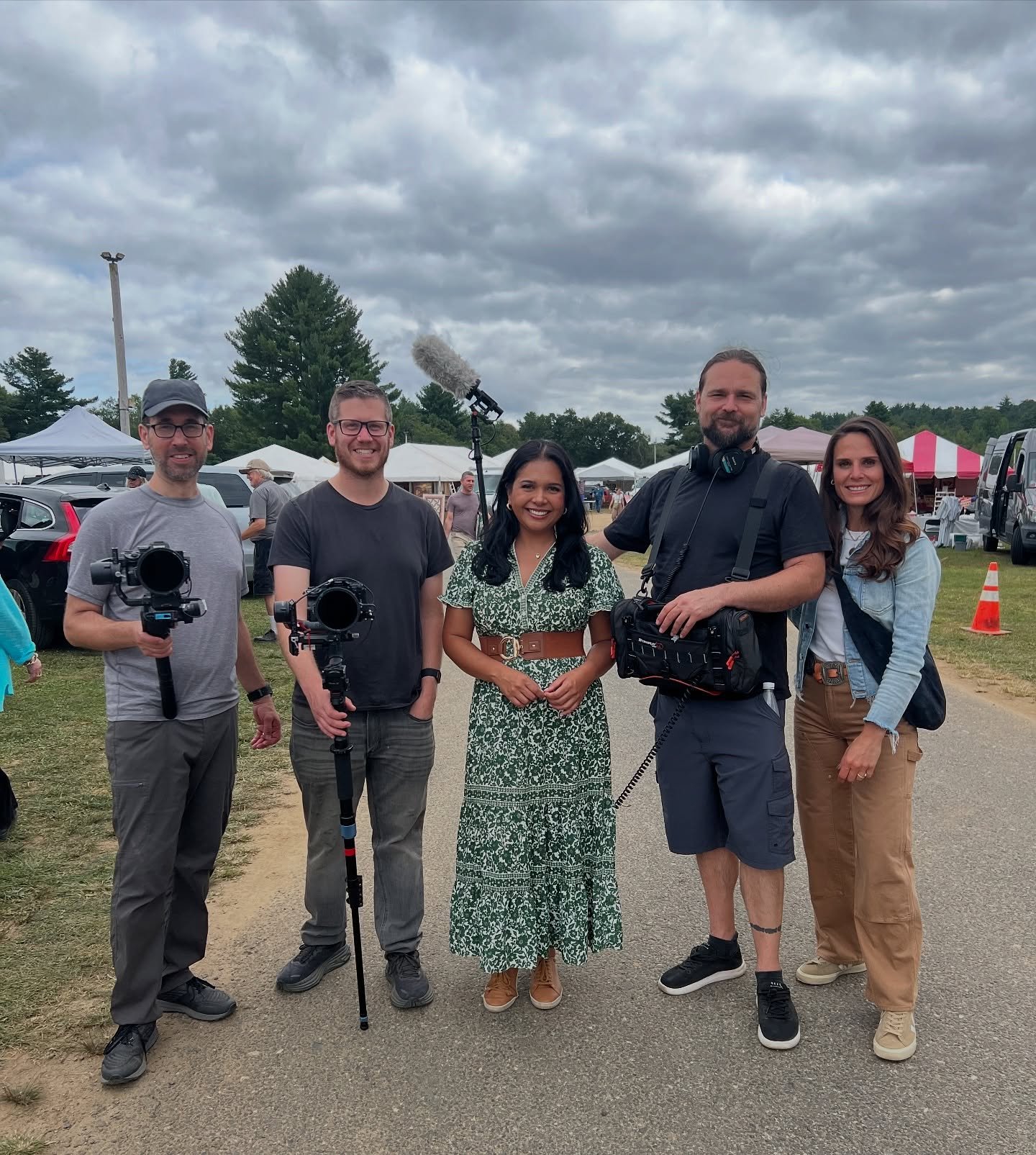I had the honor of coming out of TV retirement to guest host a segment of @newenglandlivingtv that airs this Sunday at 11:30am on @wbztv! I had a blast exploring the Brimfield Antique Market with @marlamullendesigns.
#brimfieldantique #wmass #newen