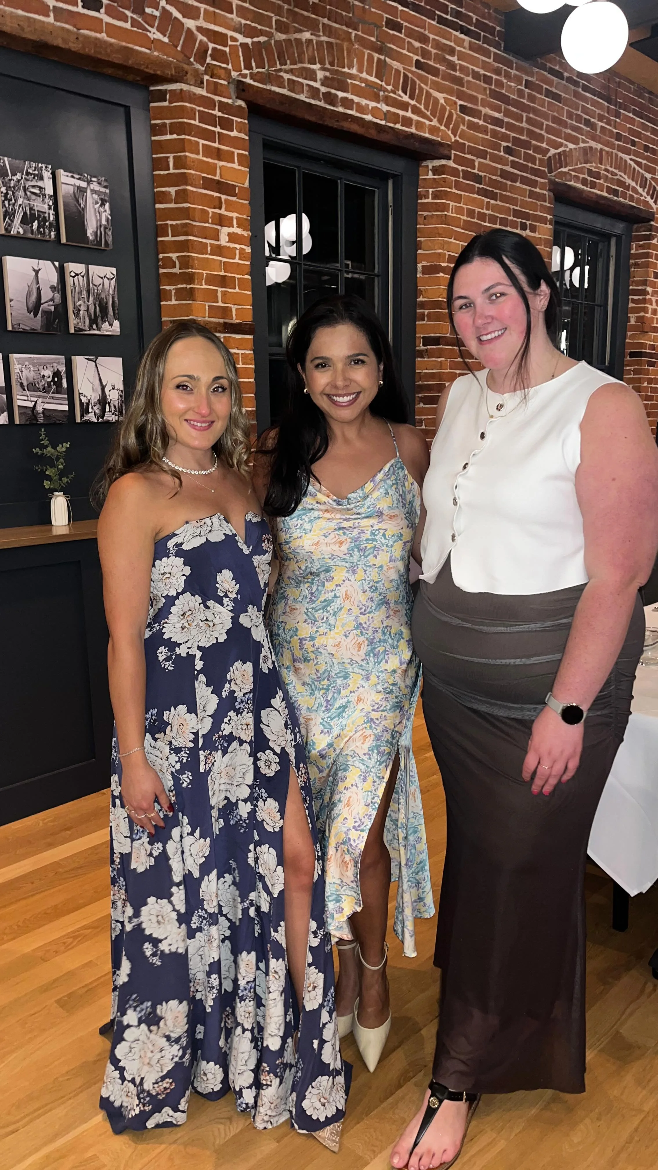 We had the best night networking thanks to @armoire.style! So many great women together talking about renting clothes!
Thanks to @markmannephotography for the headshots and @tonnogloucester for the stunning space, drinks and food. Their new Blackbur