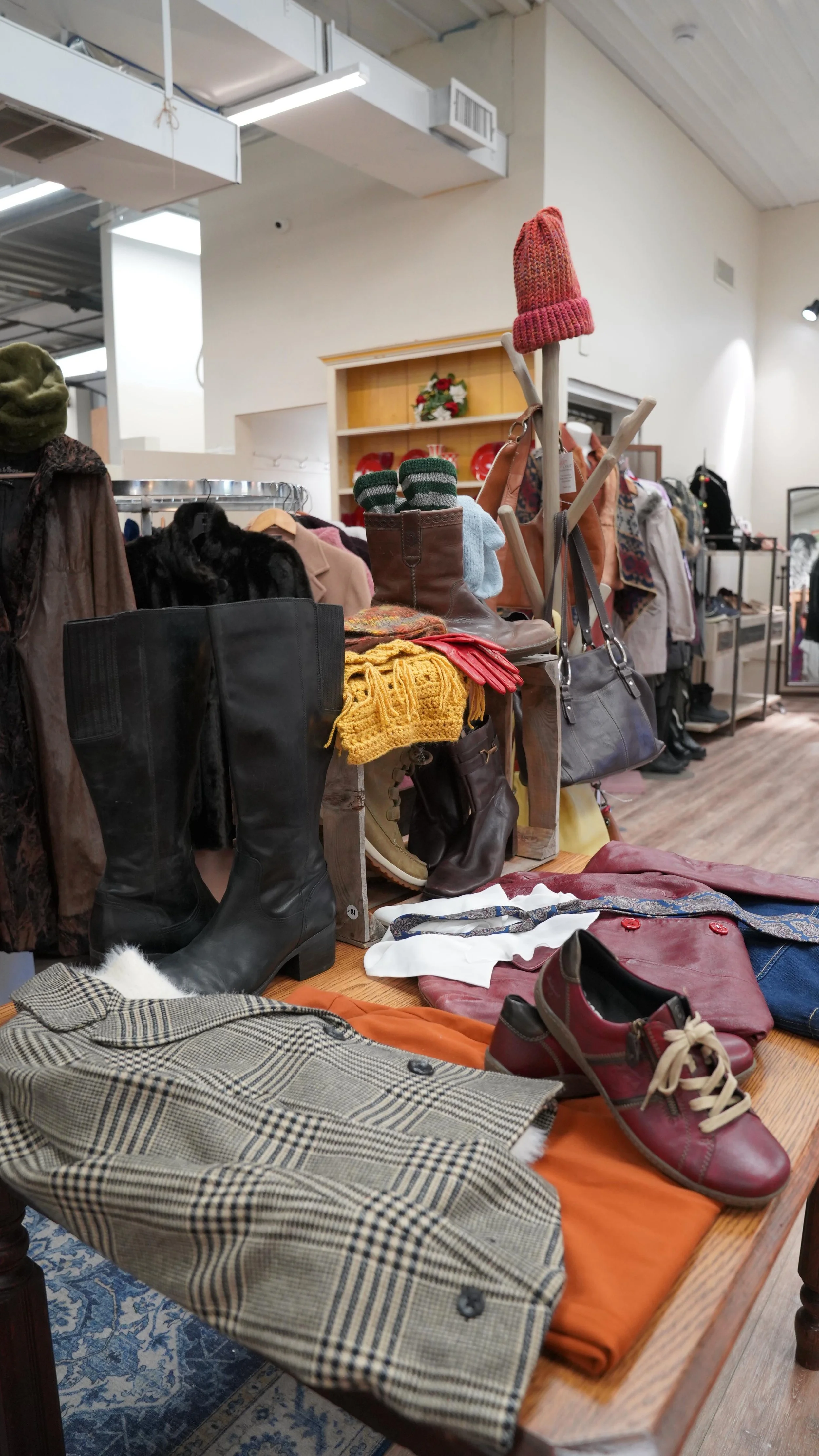 ✨GIVEAWAY! ✨
Win a $50 shopping spree to Second Glance Thrift in Gloucester — and yes, $50 can go far here.
To enter:
1. Follow @elysia.rodriguez @SecondGlanceThrift and @DiscoverGloucester on Instagram 
2. Comment your favorite thrift find (