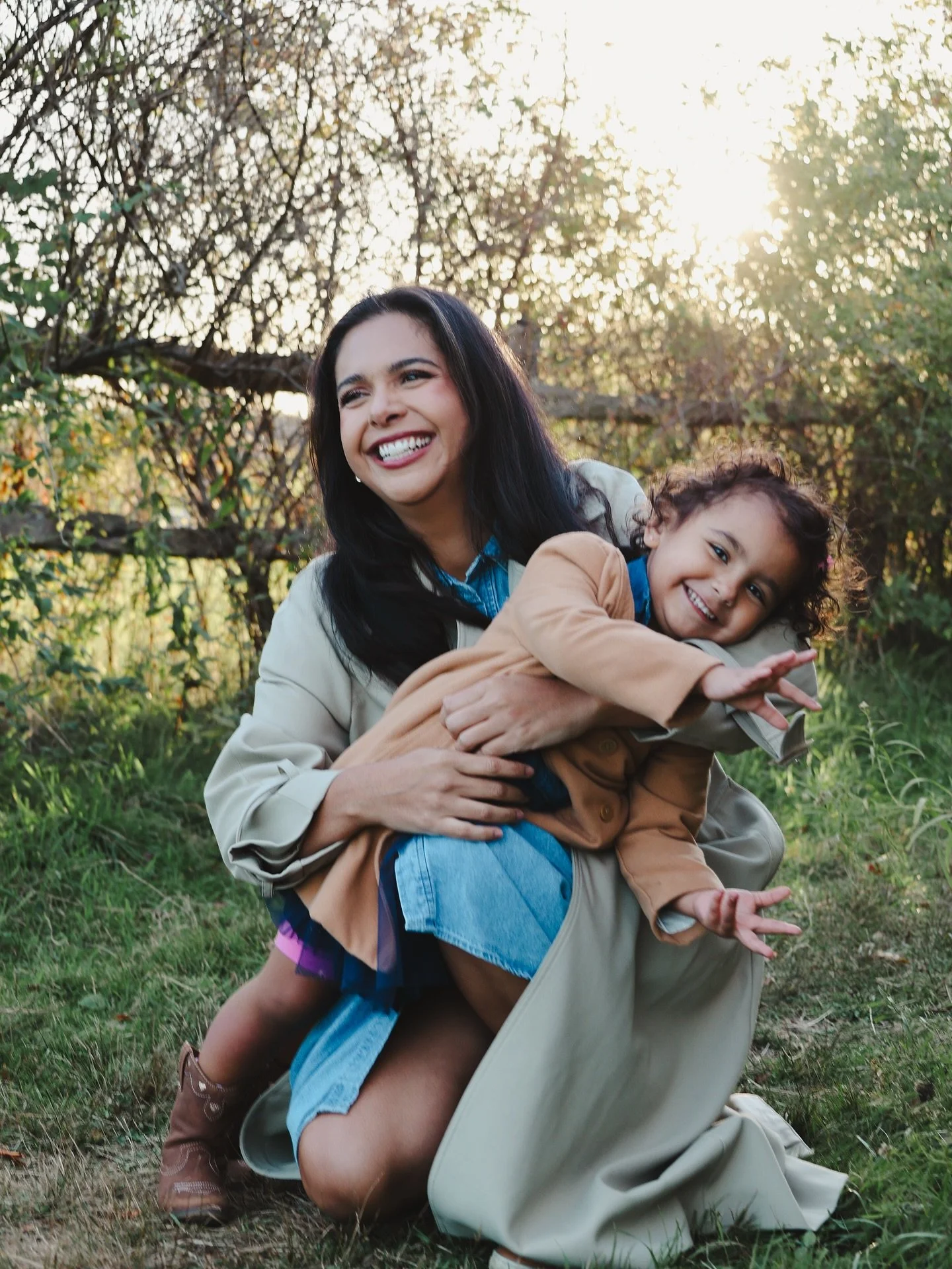 These sum up perfectly the beautiful chaos of our little life. 
Thank you to @j__cphoto for the beautiful photos and for @armoire.style for making family photos a little easier by making sure I always have something in my closet to wear. 
Link in b