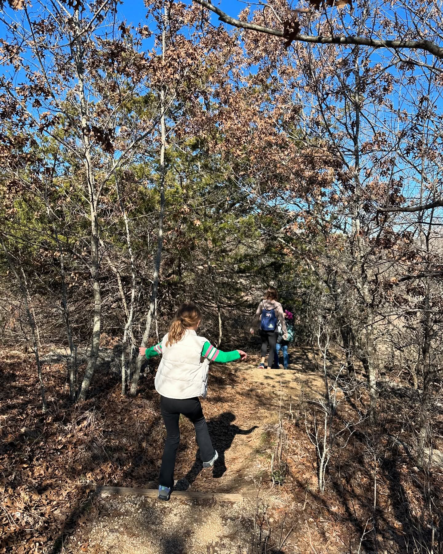 Our last meetup was a 3 mile hike at the @fwnaturecenter. It was a beautiful day and we enjoyed seeing moss, lichen, lots of fossils, animal prints and scat 😅