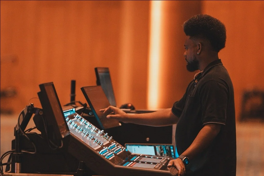 Prepping the stage, fine-tuning the tech, and making it all come together&mdash;our crew is conference-ready for @thinq_media this week: 

Event producer &mdash; @braintrustcreative 
Production management &mdash; @radiantliveevents 
Audio &mdash; @sp