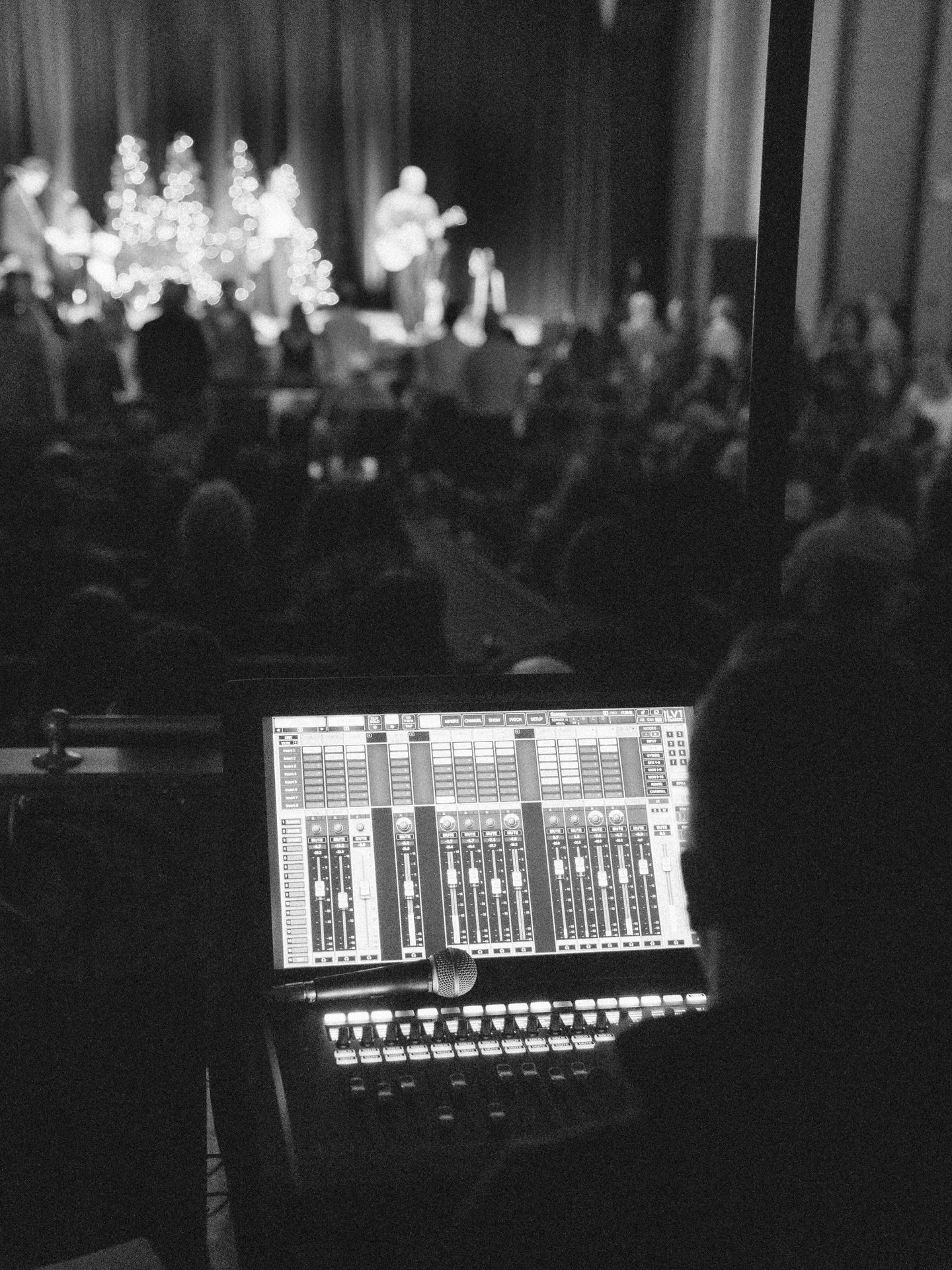 Loved having our gear back on the road for the @johnnyswim Christmas tour, with mixing duties handled by @christianpaschall 🎅🏽🌲

Appreciate the call, @jaymindesai and the photo @amywaters11 !!