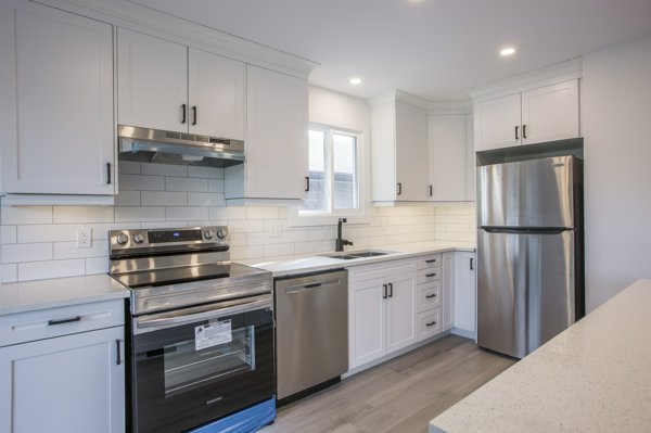 Kitchen 2.jpg