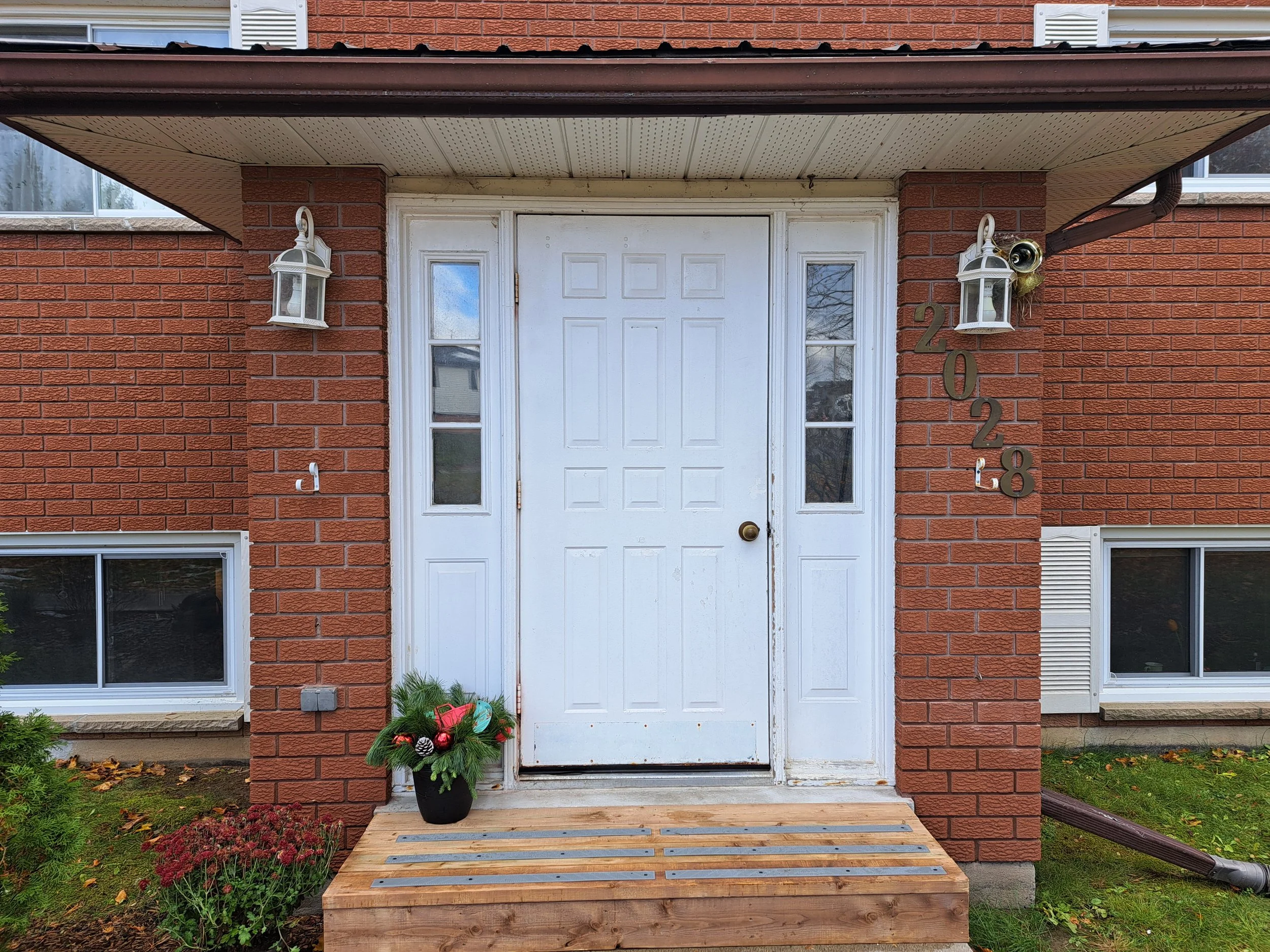 Unit 5 - 2028 Mapleridge Drive
