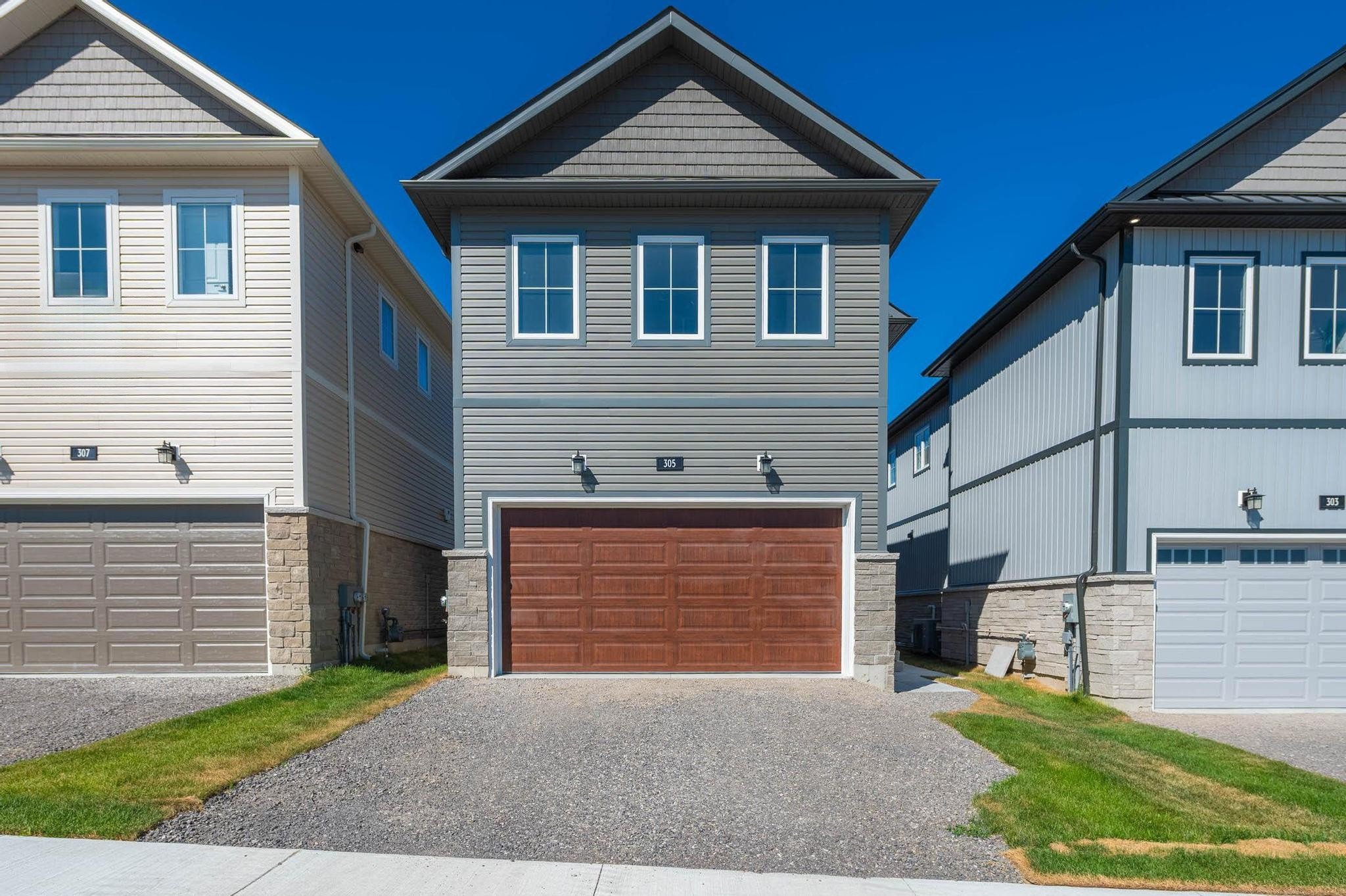 Upper - 305 Mullighan Gardens