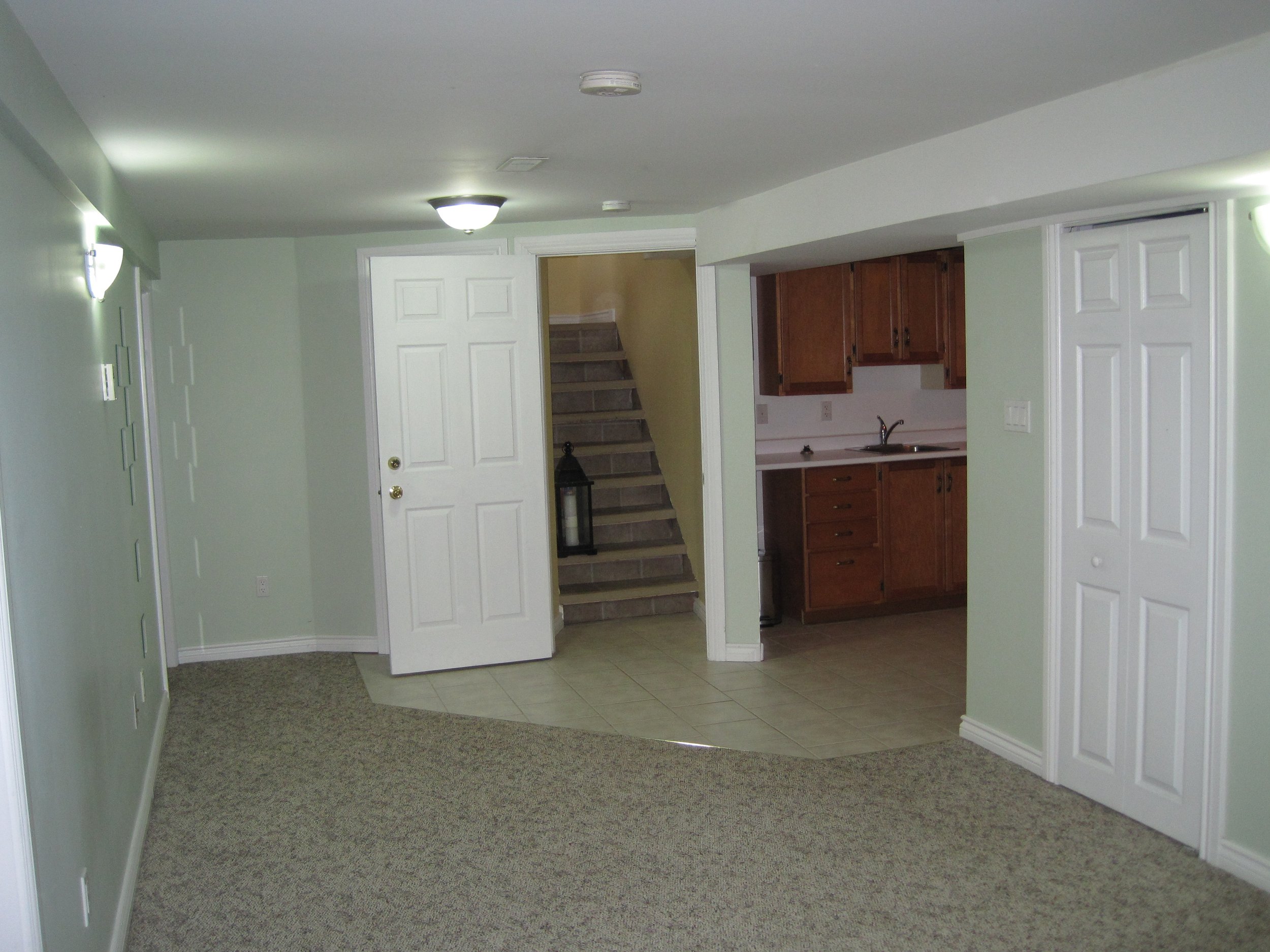 Picture 027 of livingroom angle on stairs.jpg