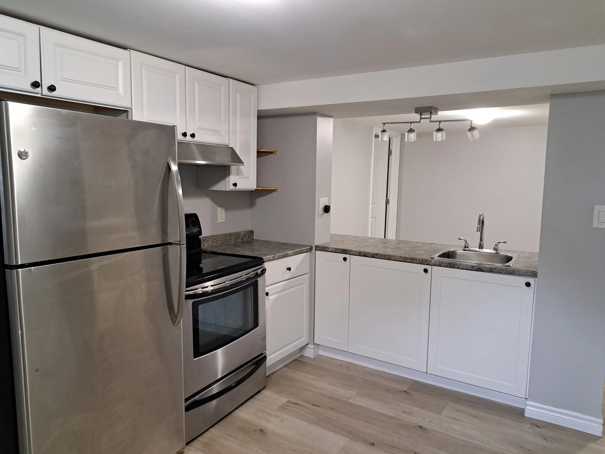 Lower Unit - 726 Stormont Street