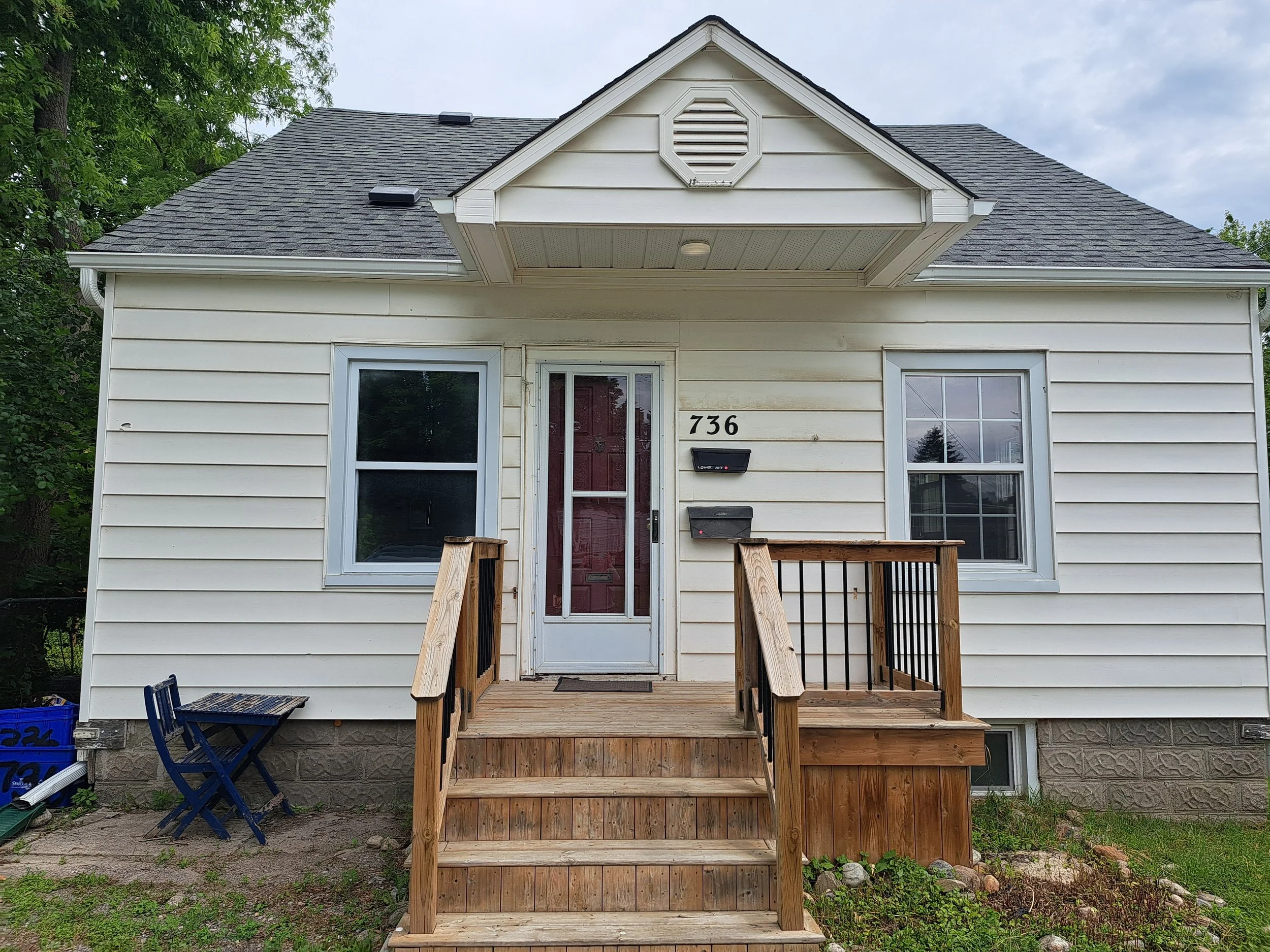 Upper Unit - 726 Stormont Street