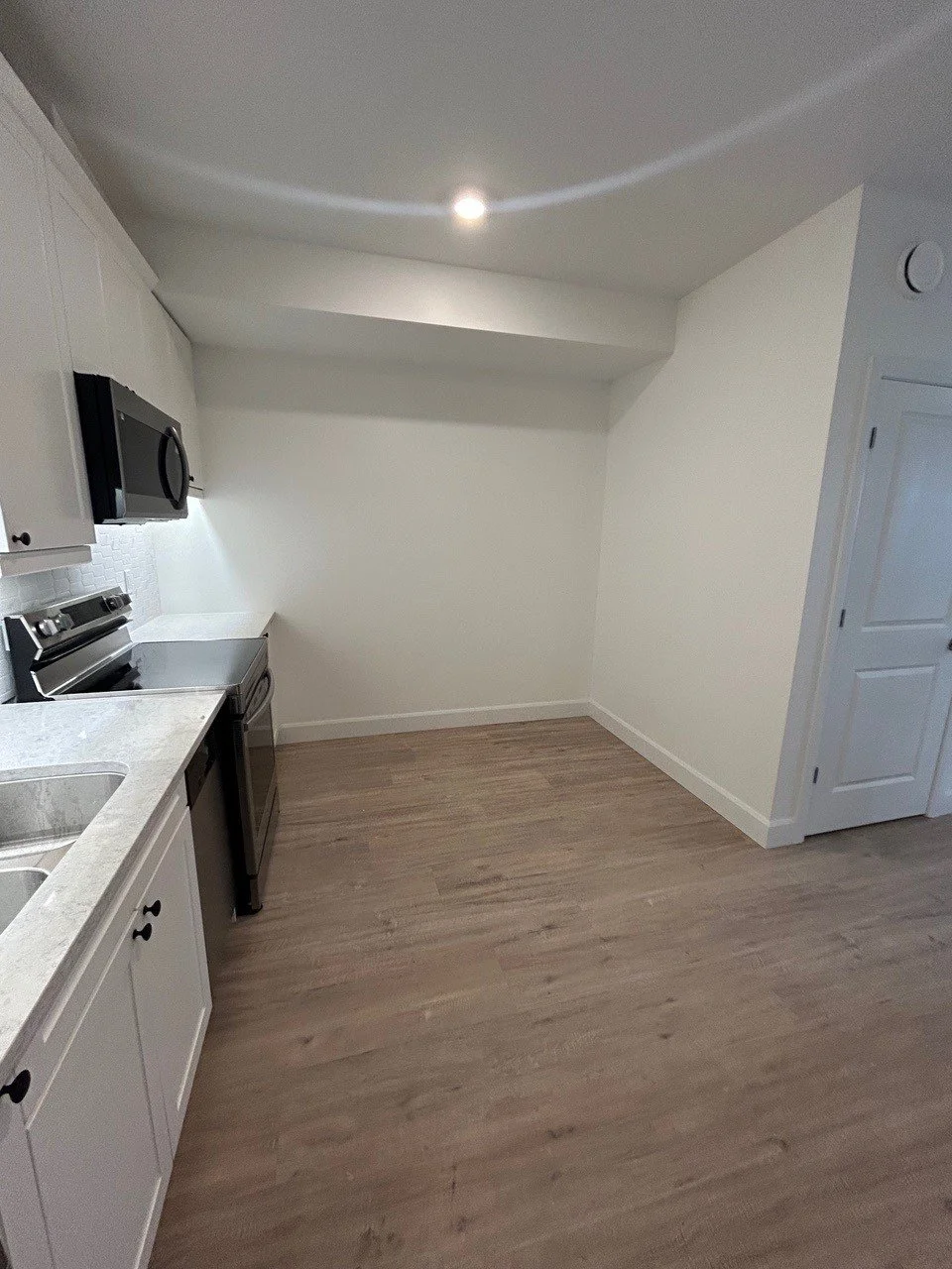 Kitchen1.jpg