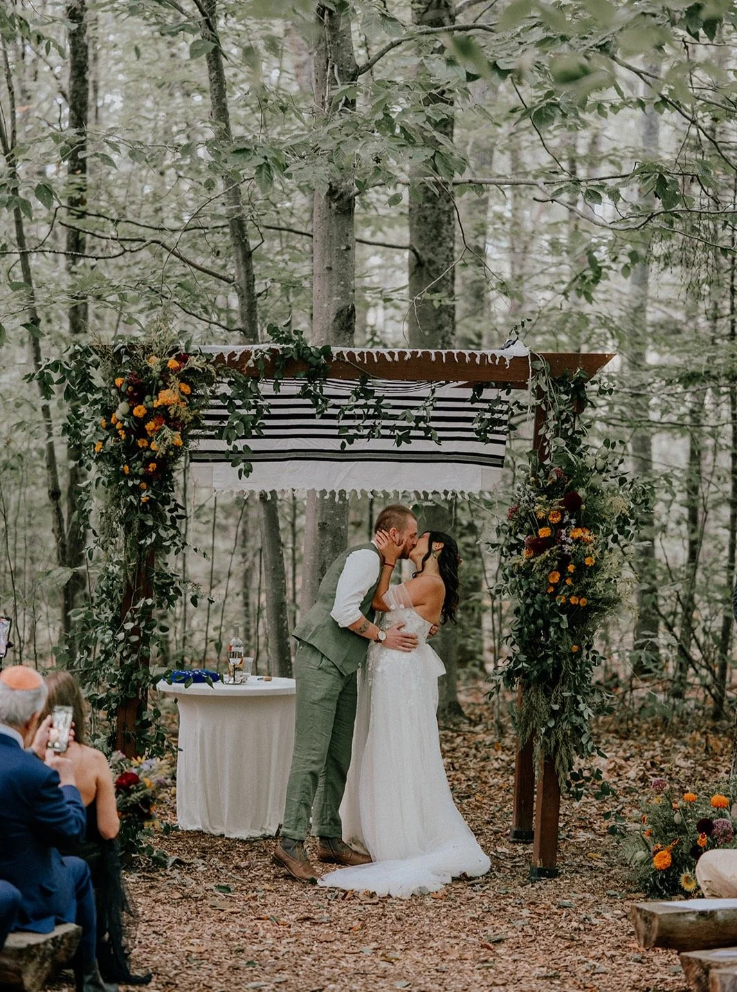 When the chuppah vibes are absolutely whimsical

Venue | @kingshillinnbarn
Catering | @frenchpicniccatering
Coordination | @breadandblossomevents
Hair and Makeup | @onceinalifestyling
Band | @damnginarefc
Rentals | @partywithconfettirentals
Florals |
