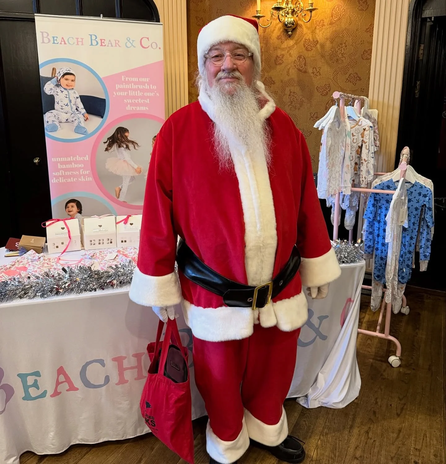Come by the Old Mill Toronto, today from 11-4, to check out the incredible Christmas market with over 55 vendors! You can even meet the big man himself! 🎅🏼 🎄🎁 We&rsquo;d love to see you!

Christmas, Toronto, Market, Christmas market, Santa