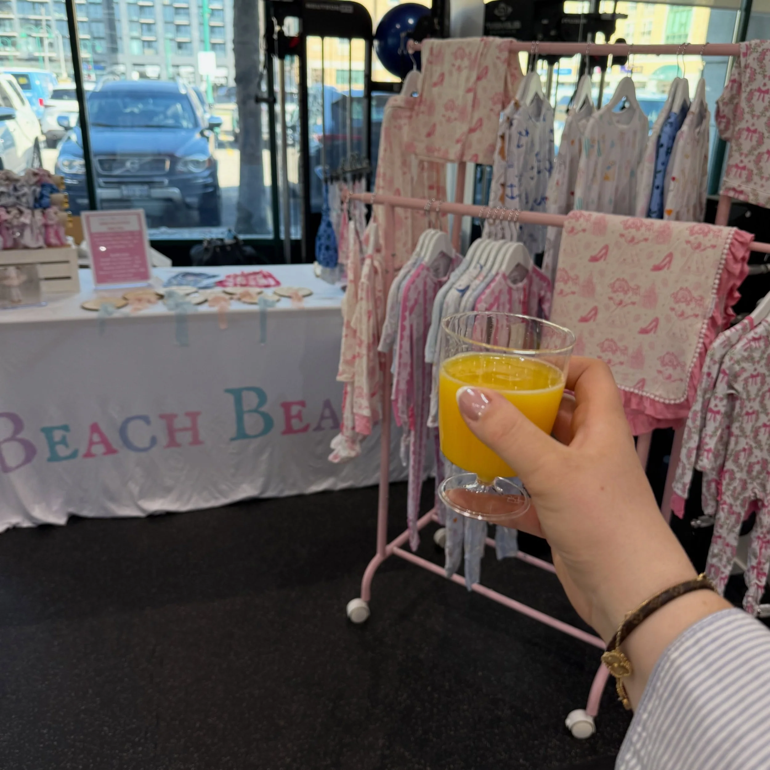 Feeling so grateful to have been part of the beautiful Mother&rsquo;s Day Glow Up event at Gym &amp; Juice Etobicoke @gymandjuice.ca 💕✨ AND YES- they shared mimosas with all who attended! 🍊 🍾 🥂 

This celebration was all about making moms feel lo