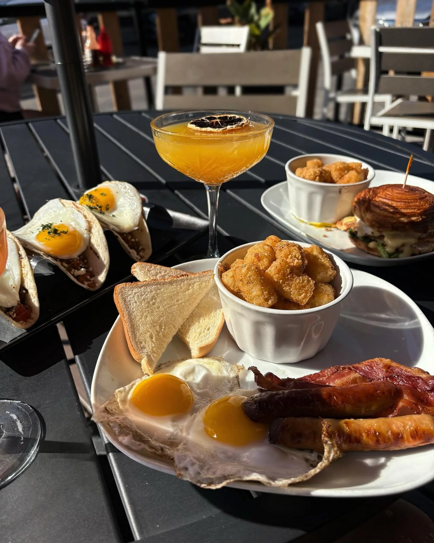 🍳We like our weekends sunny-side up ☀️ Visit us for brunch every Saturday and Sunday 9am - 1pm ✨ featuring $5 mimosas and $10 student brunch 🥂 

Book your reservation through the link in our bio or call us at (613) 549-0505 

#ygk #ygkevents #ygkea