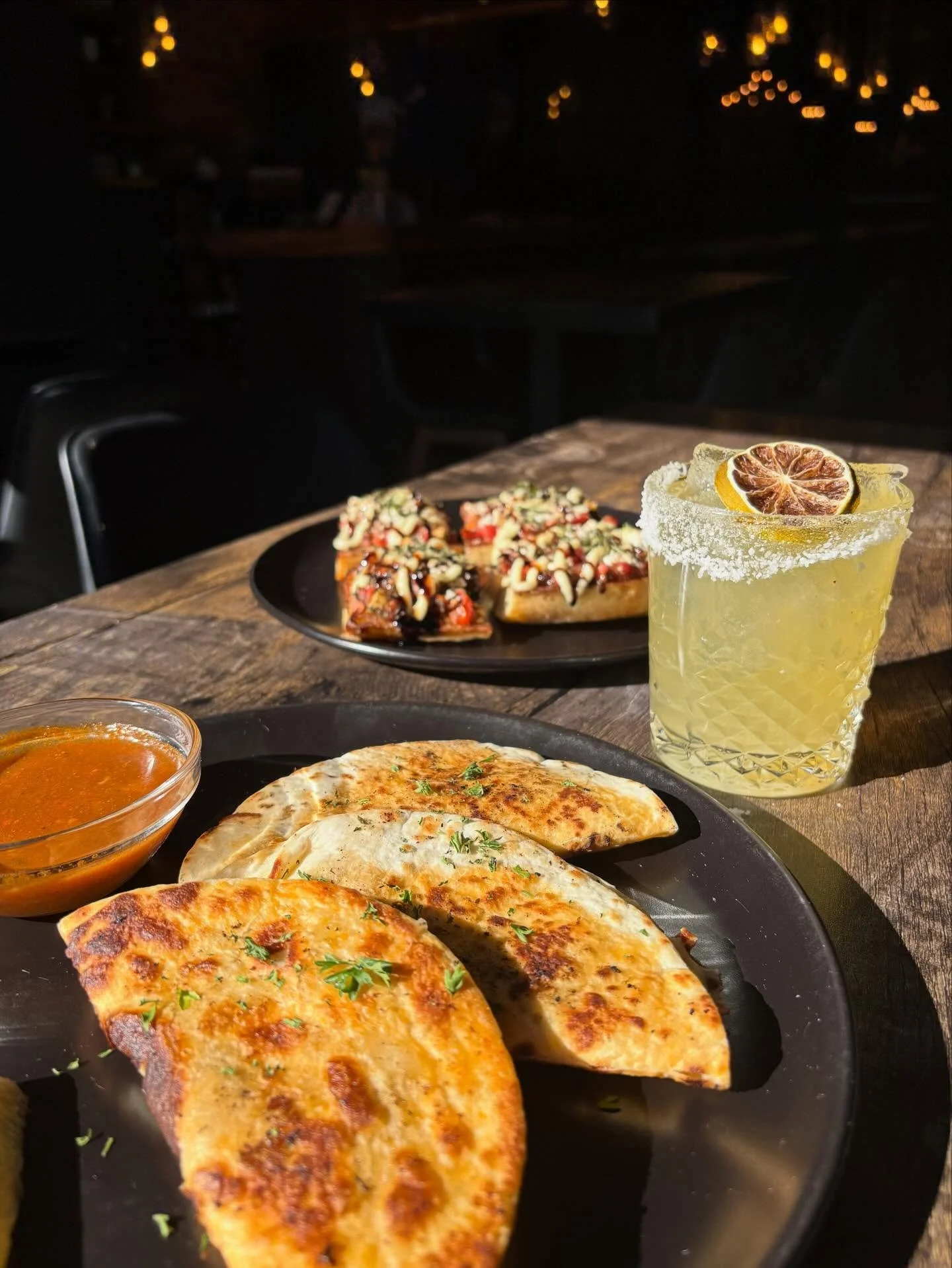 It&rsquo;s Thursday, which means $8 Margaritas, Mojitos &amp; Spritzers 🍸
This week&rsquo;s feature: Caramel Apple Margarita &mdash; fall in a glass 🍏

Book your reservation through the link in our bio or call us at (613) 549-0505 

#ygk #ygkevents