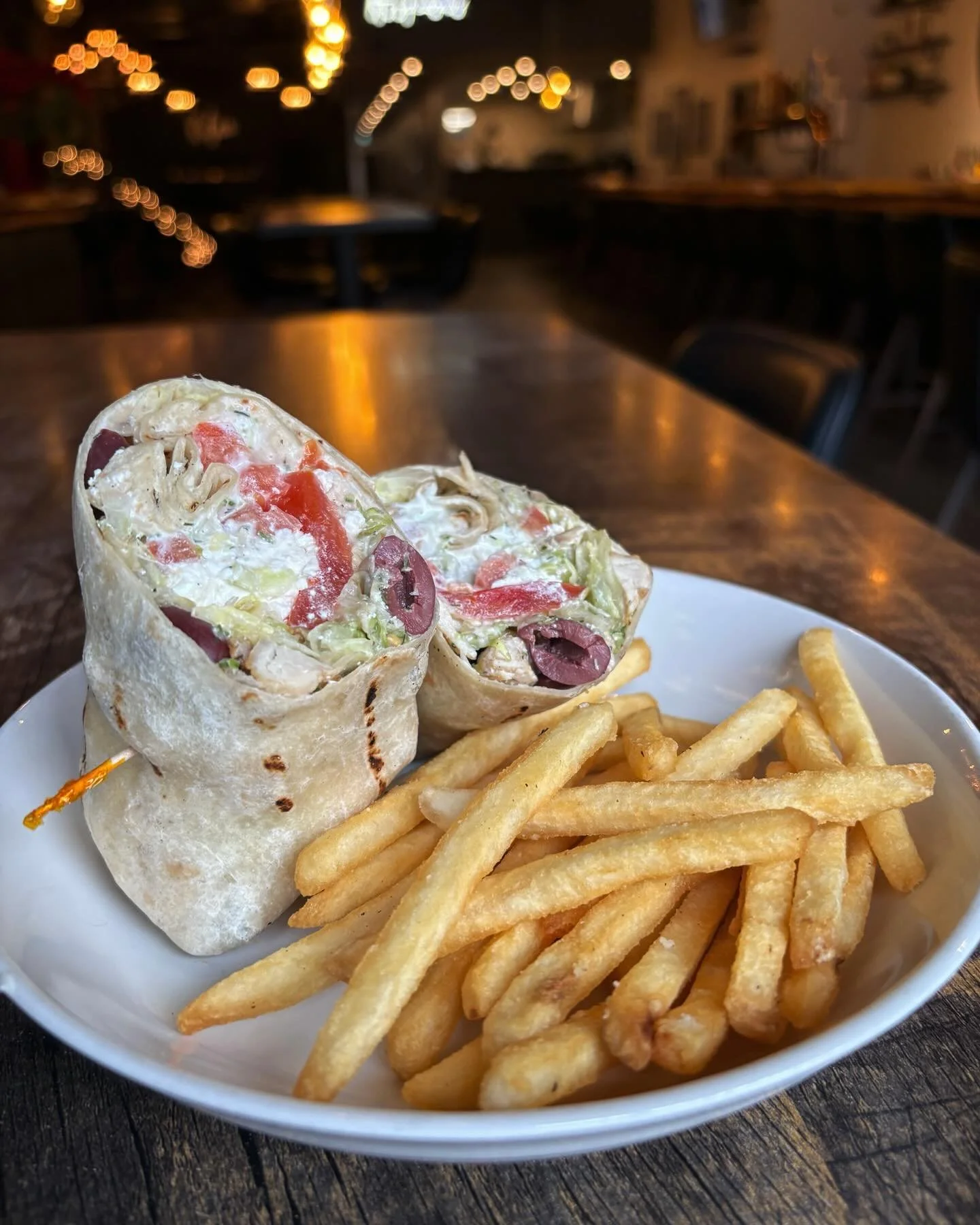 Feta, tzatziki, crunch, repeat 🔁
Our feature Greek Wrap is wrapping up all the Mediterranean flavor you didn&rsquo;t know you needed this week ✨ 

Book your reservation through the link in our bio or call (613) 549-0505

 #mydowntownkingston #kingst