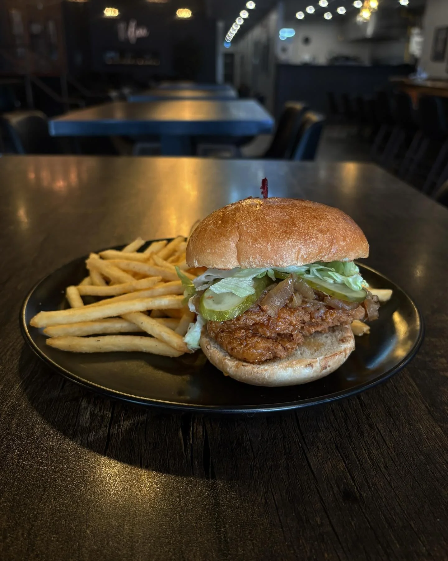 Some like it hot&hellip; we like it honey hot. 🍯🔥
Stacked high with crispy chicken, caramelized onion, pickles, iceberg, and garlic aioli on a toasted bun.

Book your reservation through the link in our bio or call (613) 549-0505 

 #ygk #mydowntow