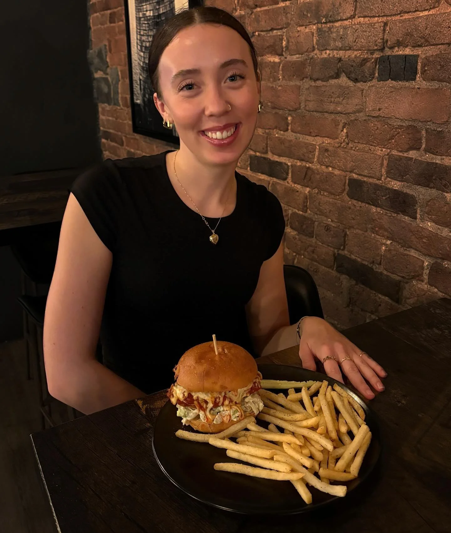 Ellauna&rsquo;s not gatekeeping this one 😏🔥
Chicken Parm Sandwich on repeat &mdash; crispy, saucy, cheesy, and doing the absolute most. 🍗🧀🍅

Certified obsession.

Reservations | Link in bio or call (613) 549-0505

 #mydowntownkingston #YGK #king