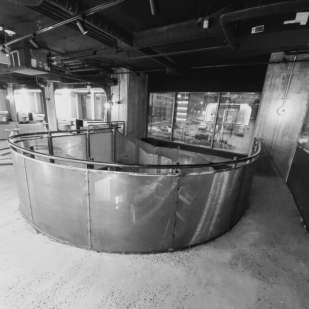 Garde-corps métallique courbé fabriqué sur mesure par PAM métal